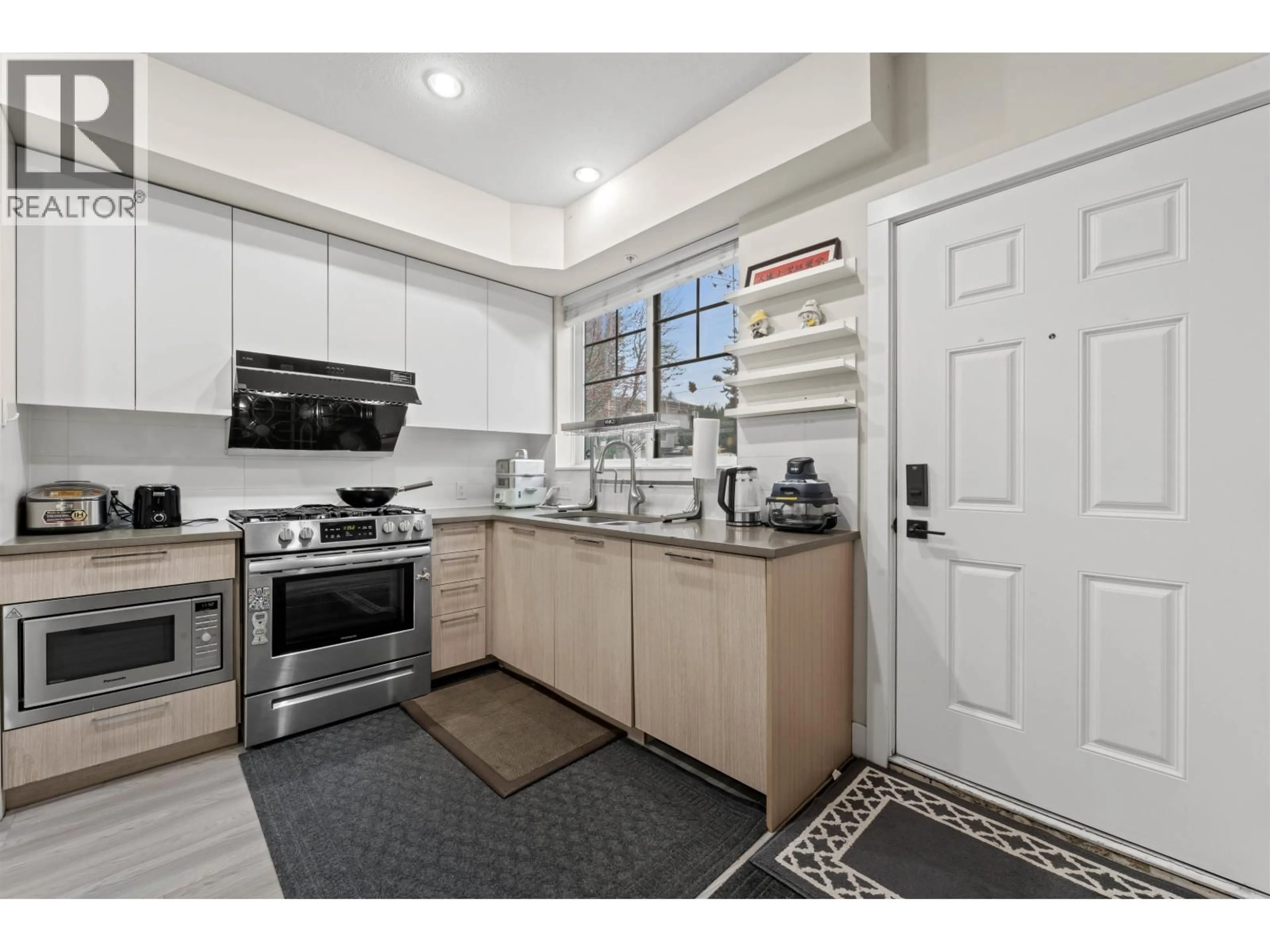 Standard kitchen, ceramic/tile floor for 7 - 5132 CANADA WAY, Burnaby British Columbia V5E0C3