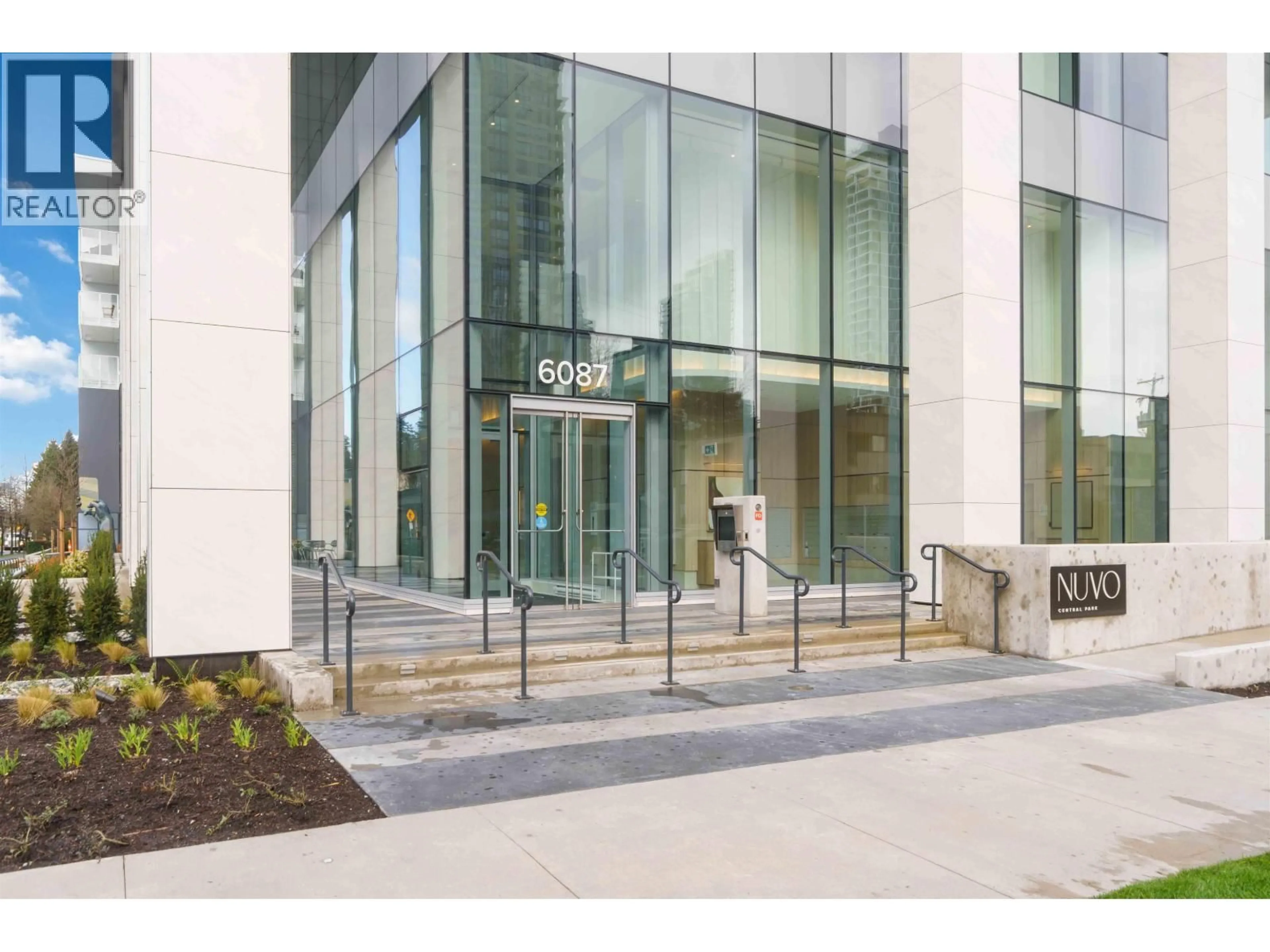 Indoor foyer for 2505 - 6087 WILSON AVENUE, Burnaby British Columbia V5H0M1