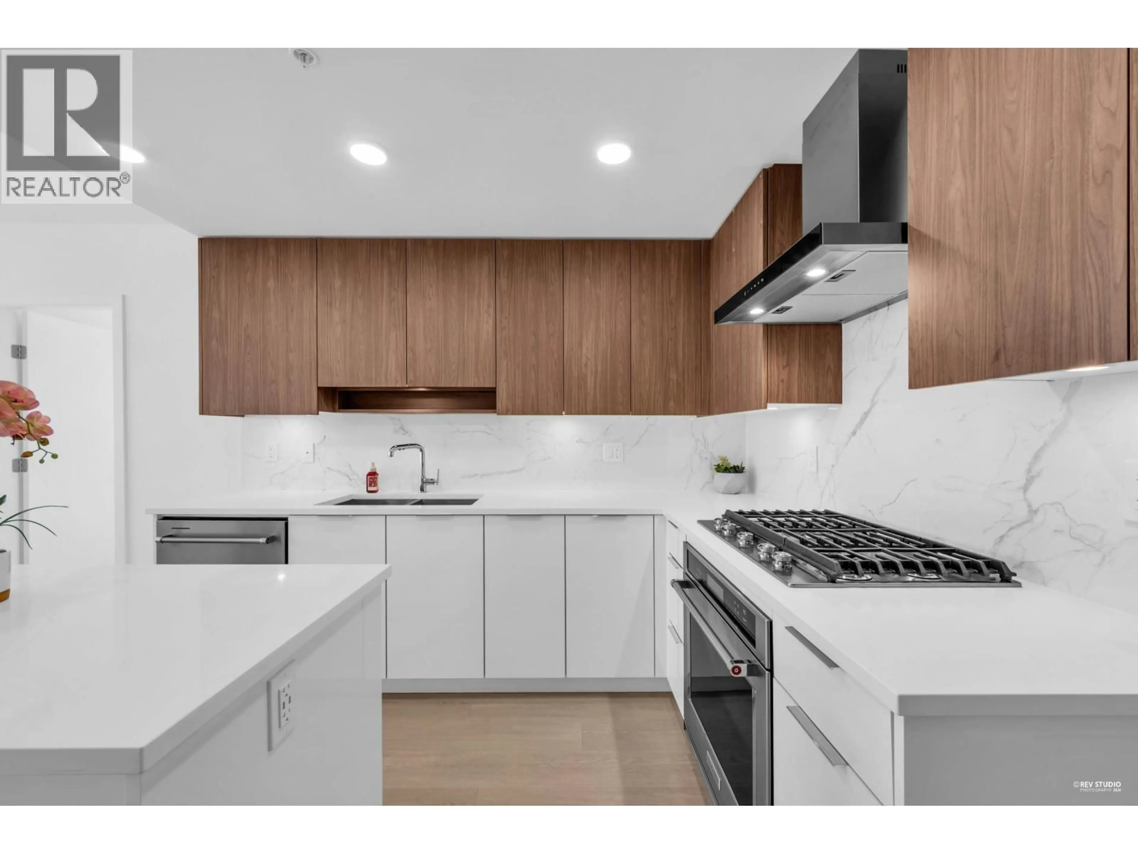 Standard kitchen, unknown for 1702 - 7769 PARK CRESCENT, Burnaby British Columbia V3N0J7