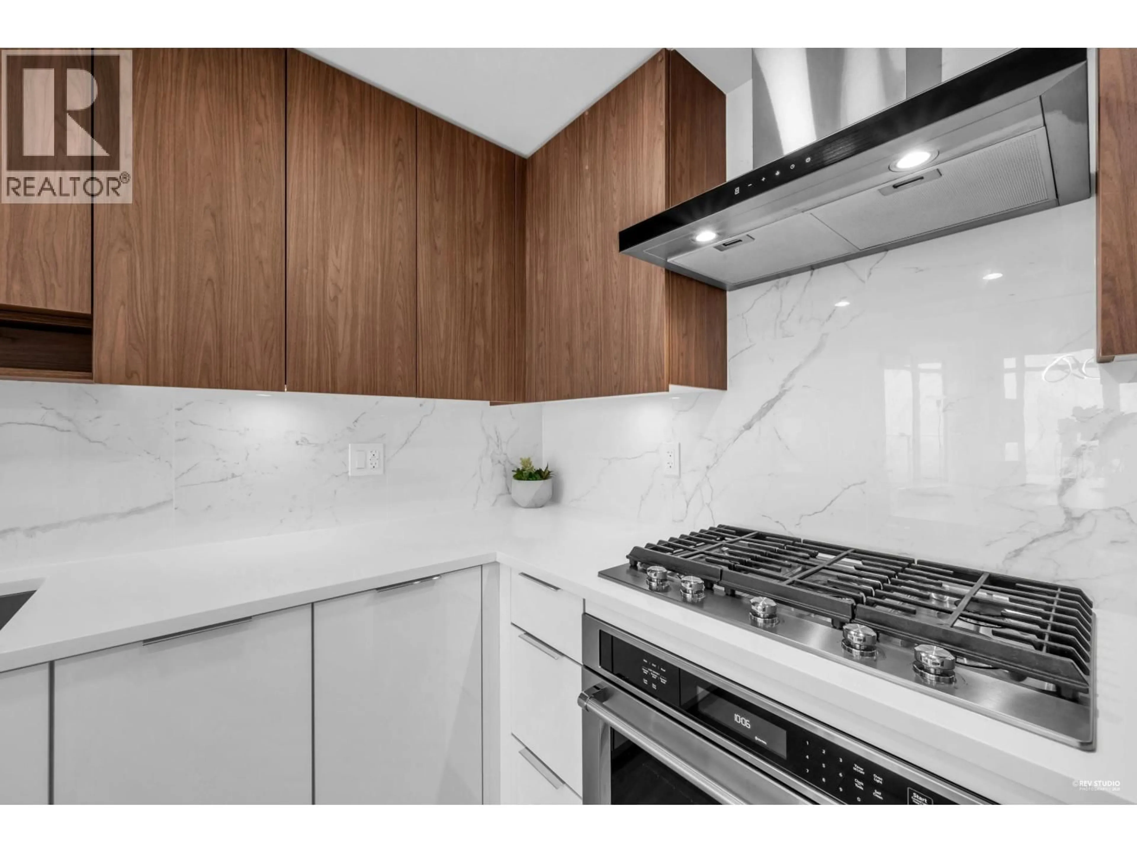 Standard kitchen, unknown for 1702 - 7769 PARK CRESCENT, Burnaby British Columbia V3N0J7