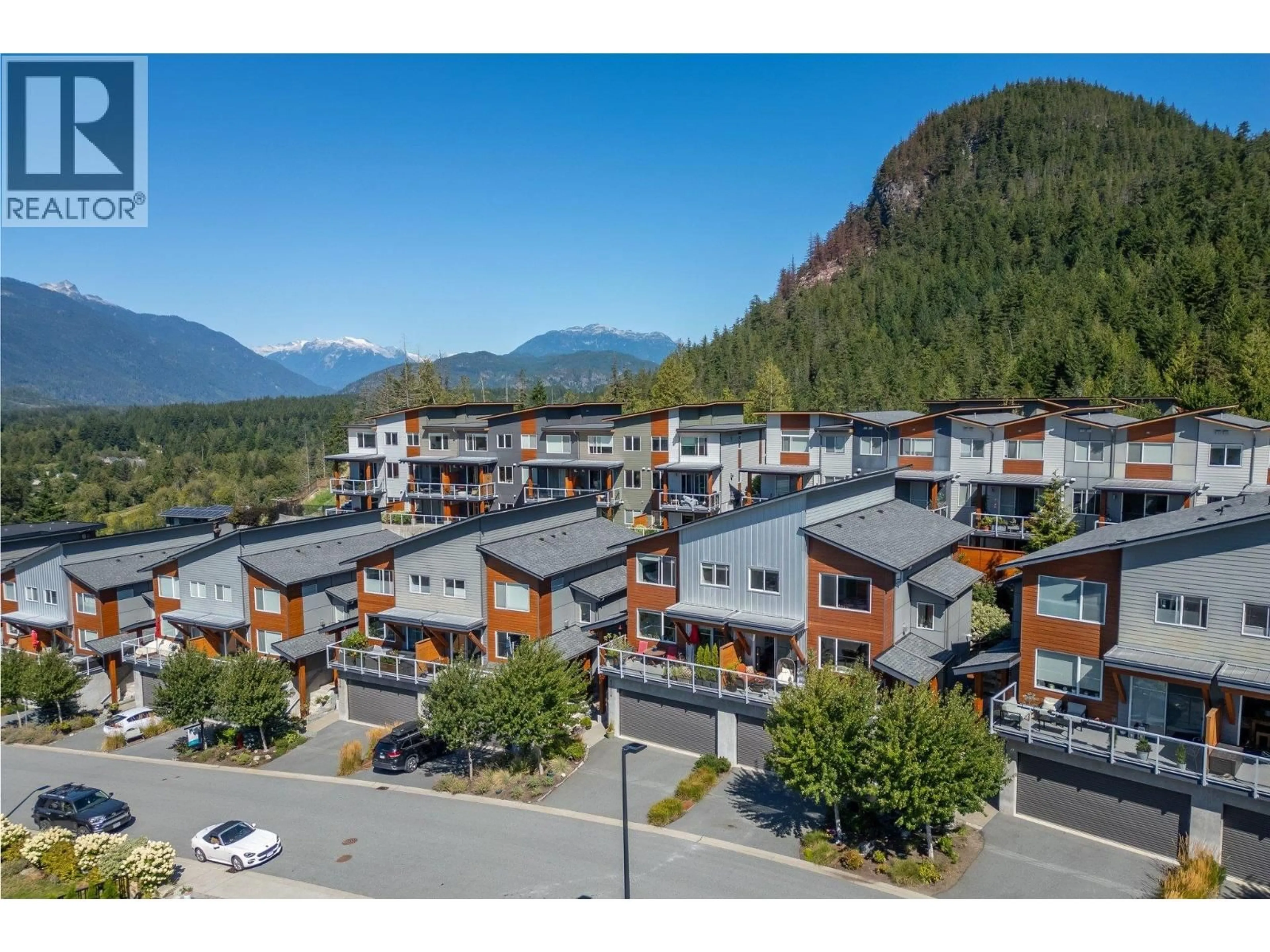 A pic from outside/outdoor area/front of a property/back of a property/a pic from drone, mountain view for 41314 HORIZON DRIVE, Squamish British Columbia V8B0Y7