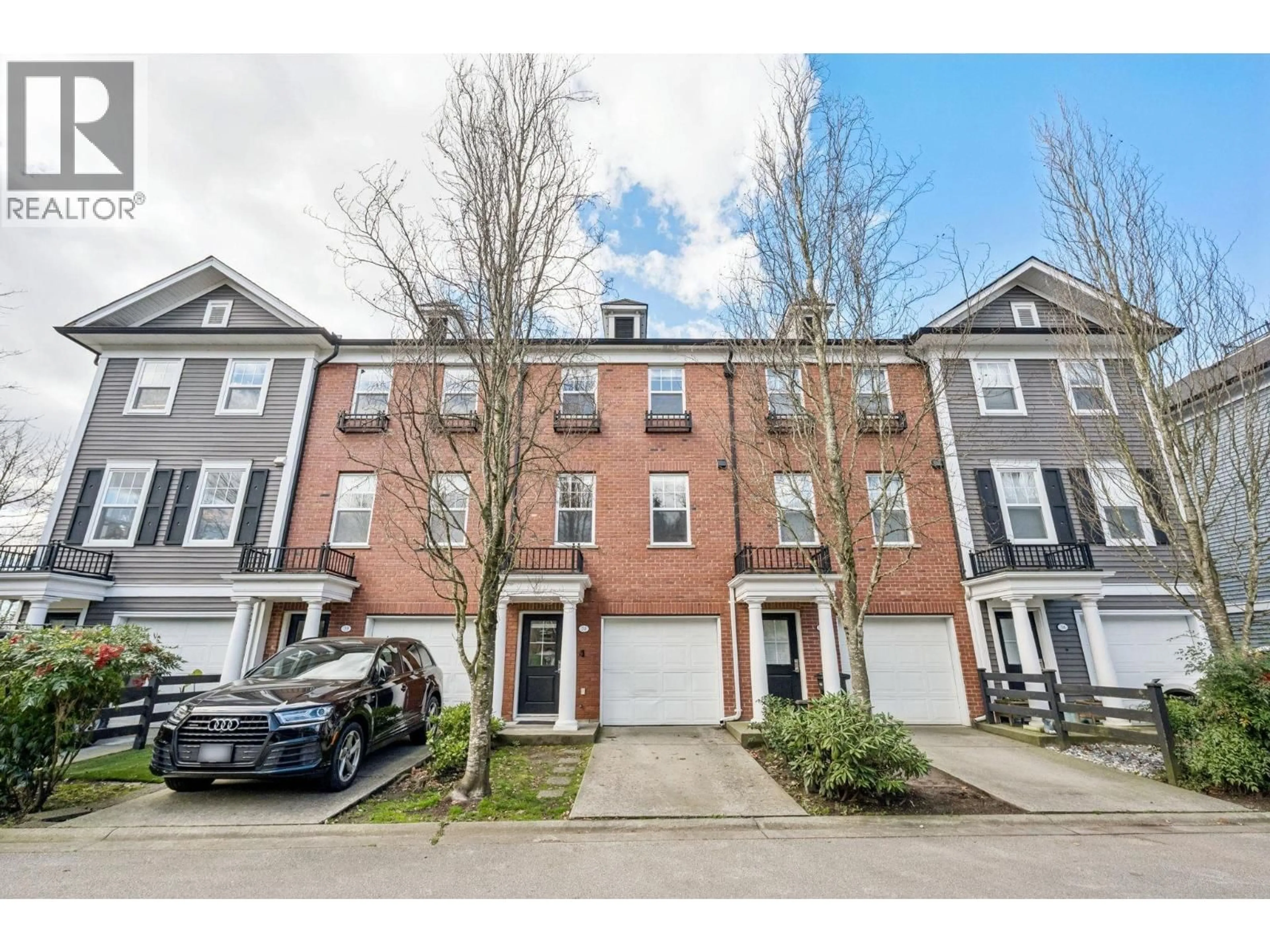 A pic from outside/outdoor area/front of a property/back of a property/a pic from drone, street for 38 - 19572 FRASER WAY, Pitt Meadows British Columbia V3Y0A9