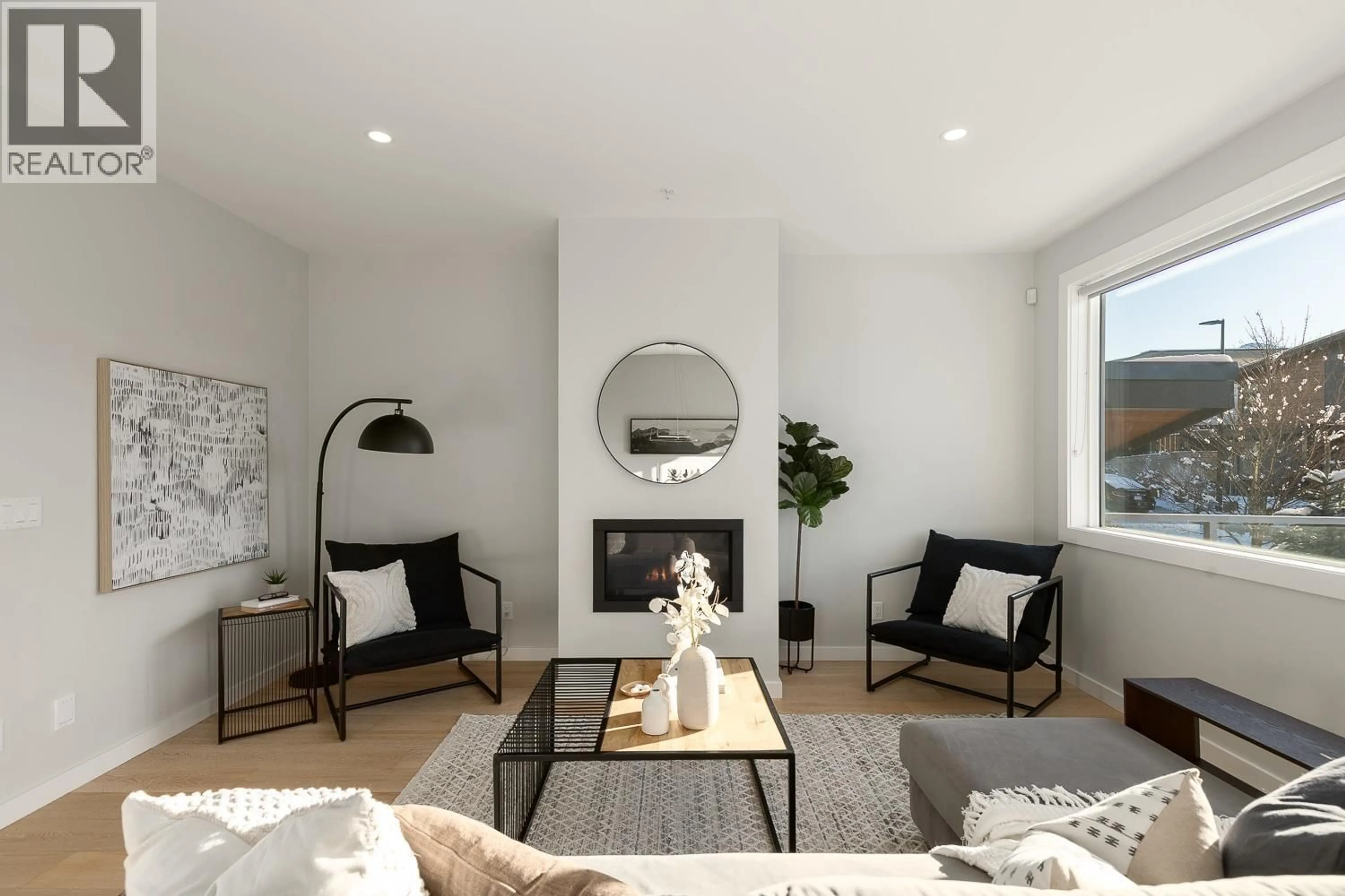 Living room with furniture, unknown for 41324 HORIZON DRIVE, Squamish British Columbia V8B0Y7