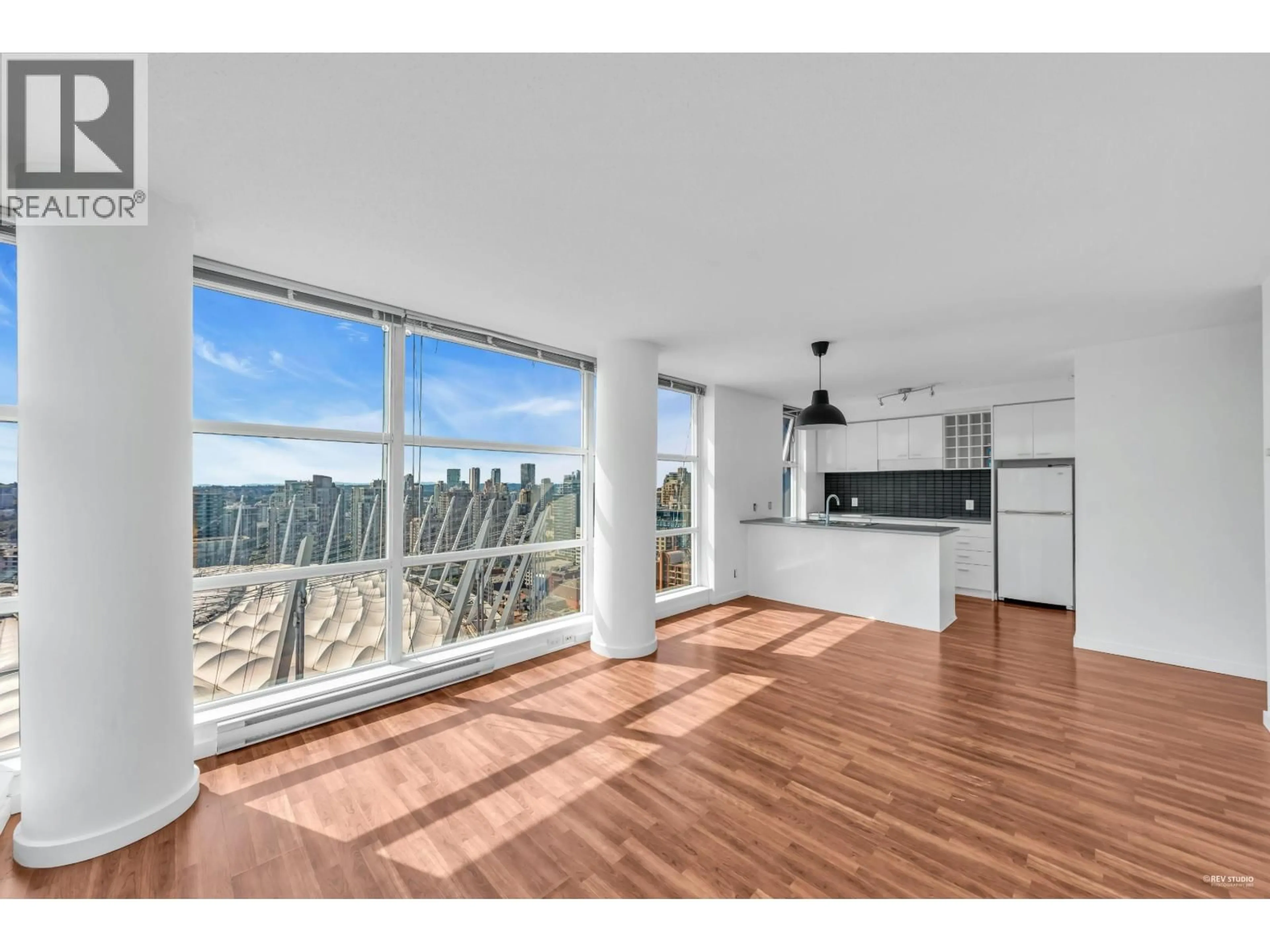 Open concept kitchen, wood/laminate floor for 3201 - 111 GEORGIA STREET, Vancouver British Columbia V6B1T8