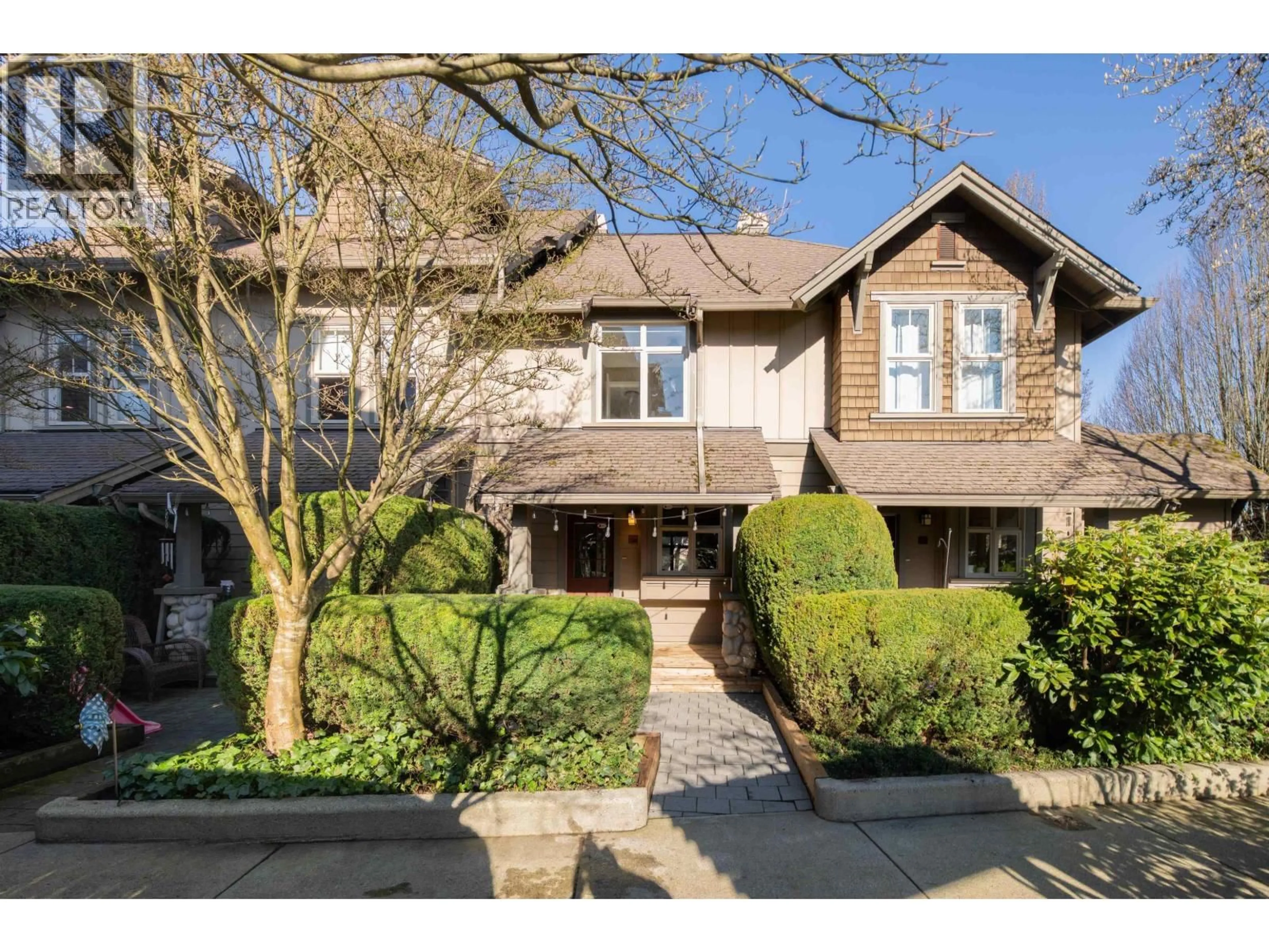 Home with brick exterior material, street for 225 - 18 JACK MAHONY PLACE, New Westminster British Columbia V3L5V8