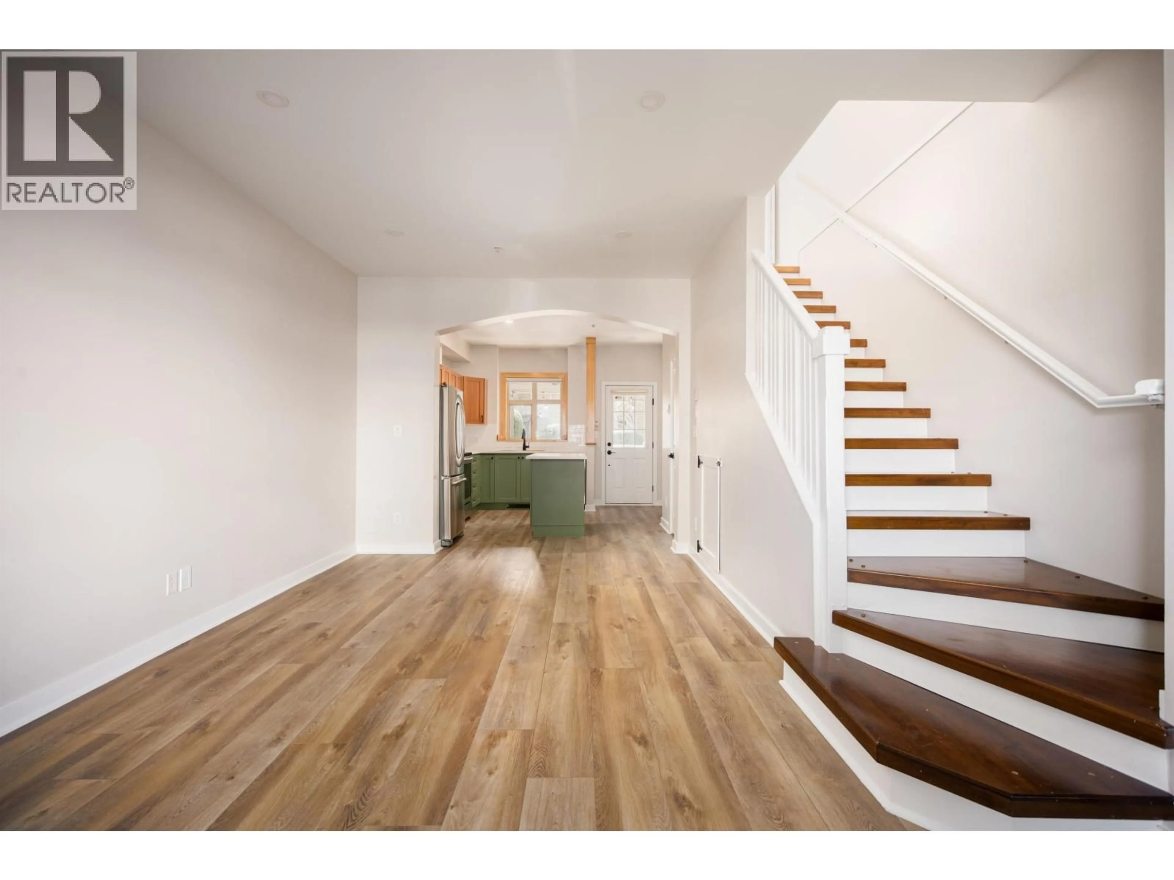 Indoor entryway for 225 - 18 JACK MAHONY PLACE, New Westminster British Columbia V3L5V8