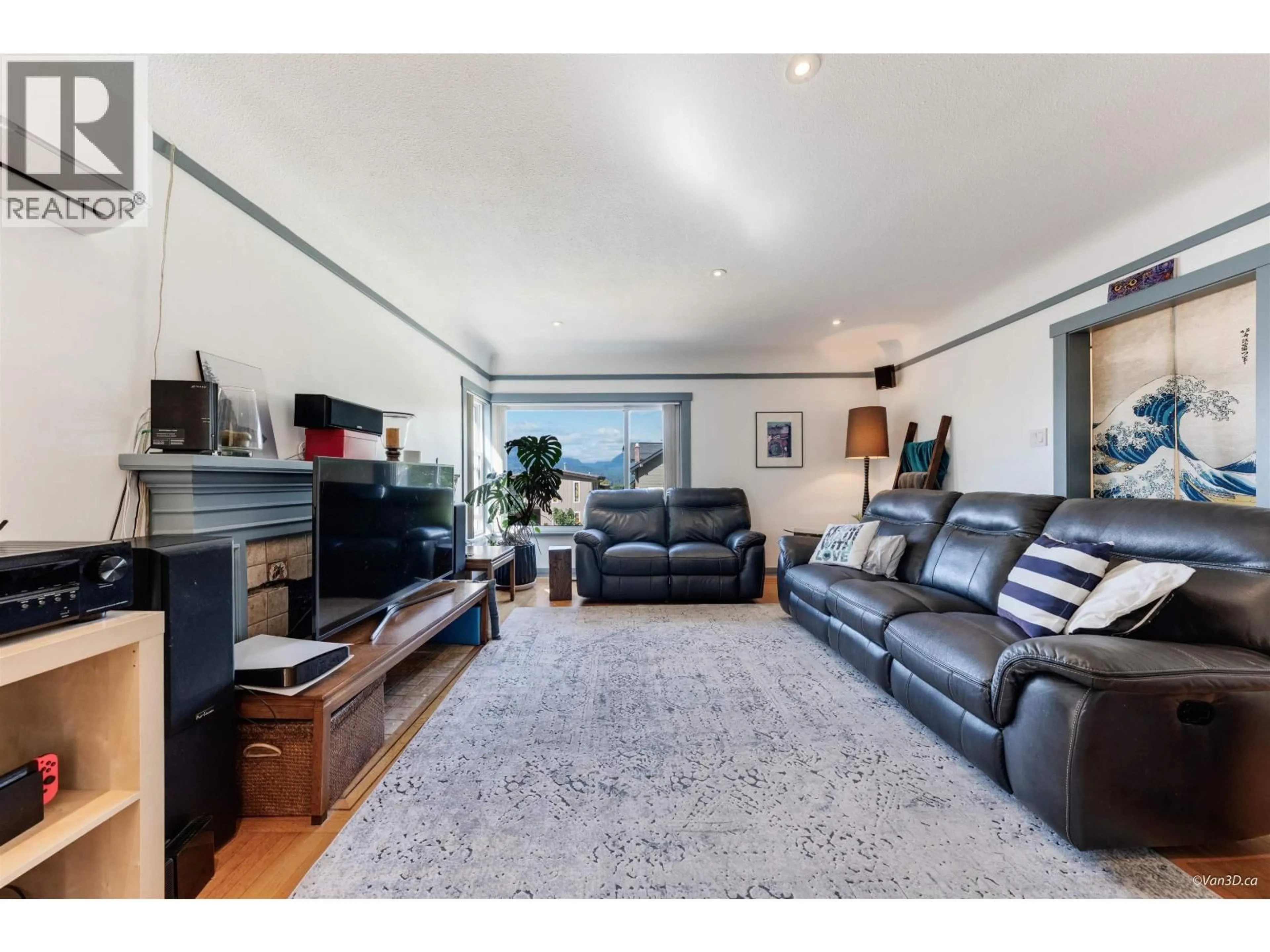 Living room with furniture, wood/laminate floor for 3726 TRINITY STREET, Burnaby British Columbia V5C1N2