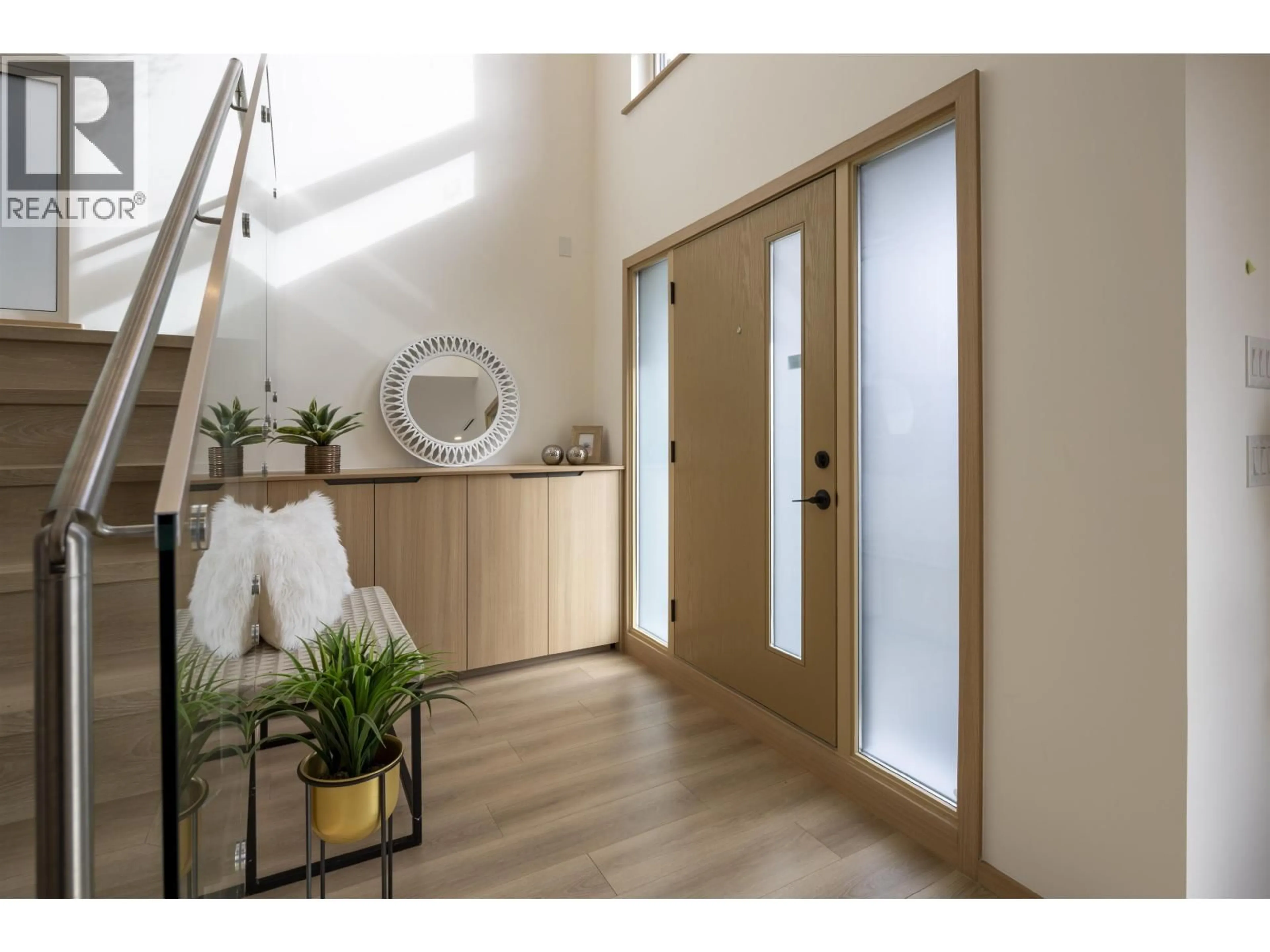 Indoor entryway for 7 HOWARD AVENUE, Burnaby British Columbia V5B1J6