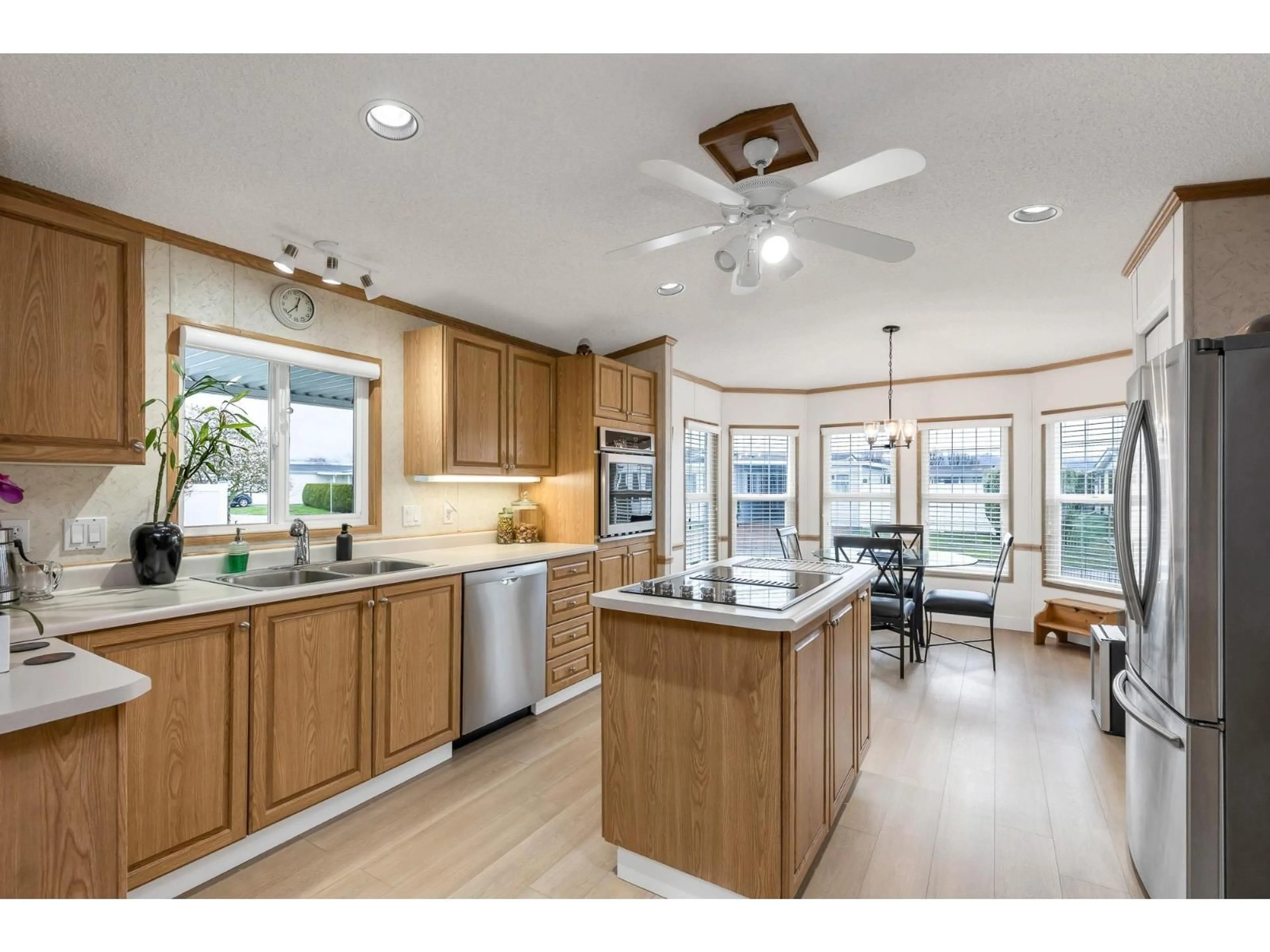 Open concept kitchen, unknown for 6 - 45918 KNIGHT ROAD, Chilliwack British Columbia V2R3X4