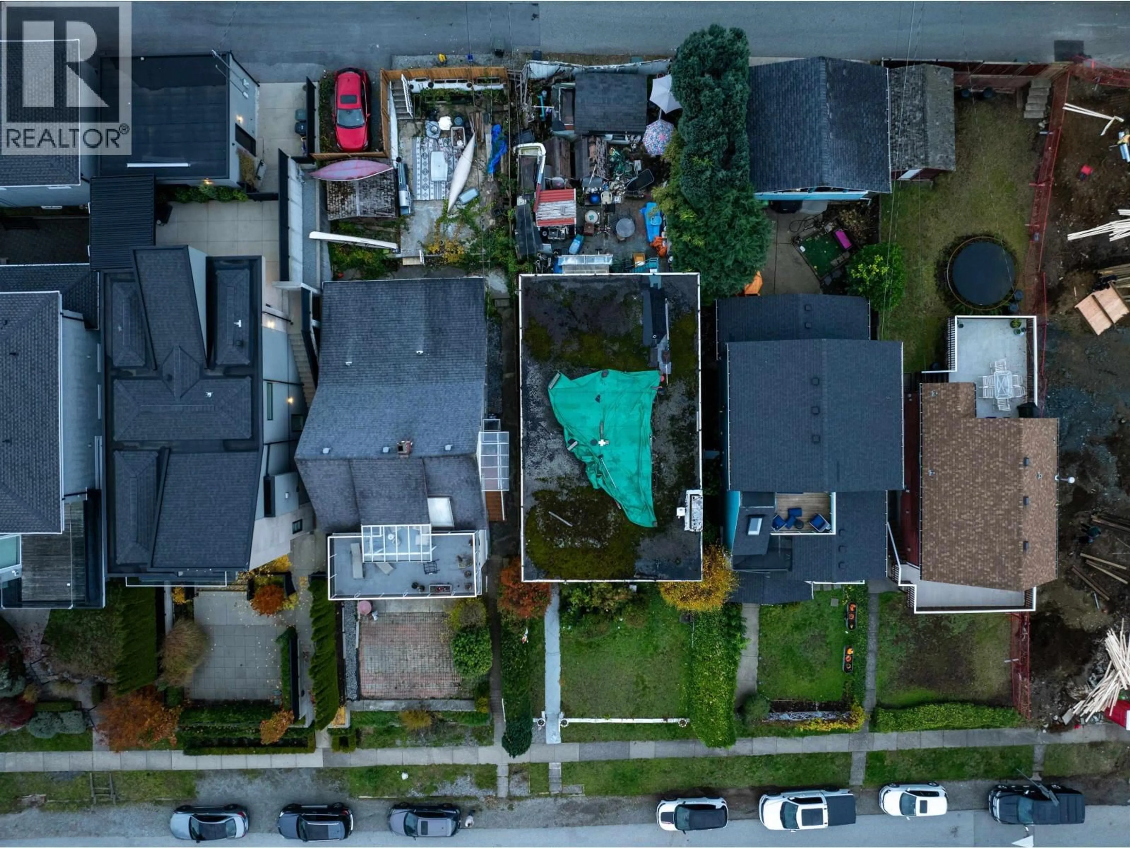 A pic from outside/outdoor area/front of a property/back of a property/a pic from drone, street for 34 HYTHE AVENUE, Burnaby British Columbia V5B1G4