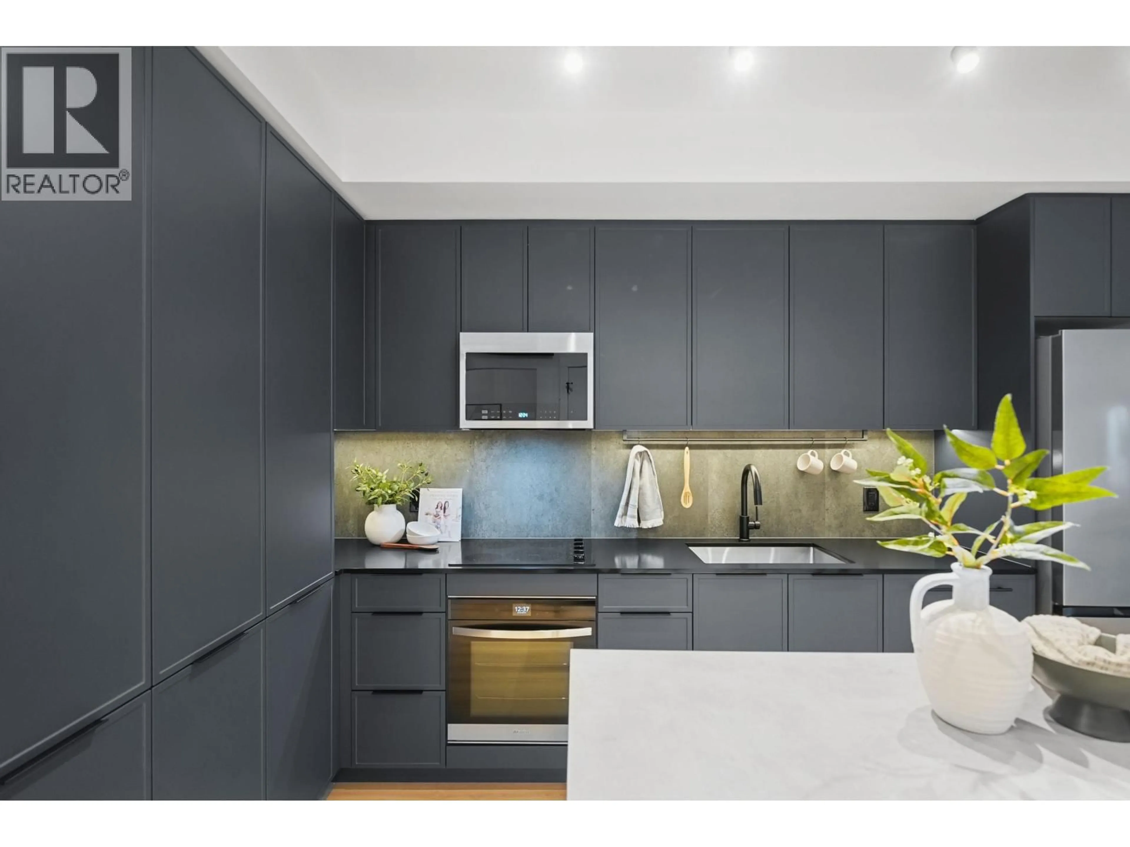 Contemporary kitchen, unknown for 205 - 3055 MURRAY STREET, Port Moody British Columbia V3H1X3