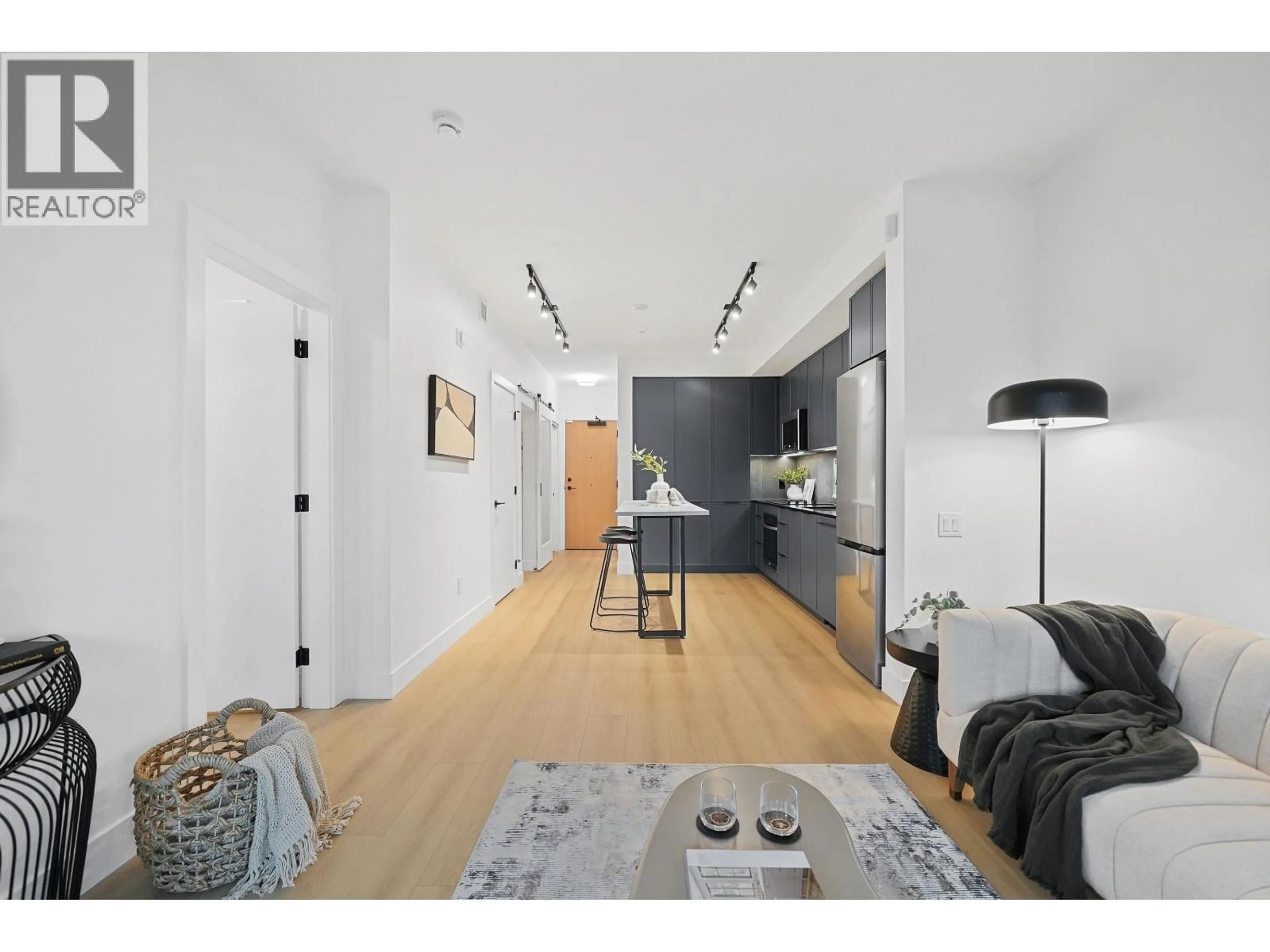 Indoor entryway for 205 - 3055 MURRAY STREET, Port Moody British Columbia V3H1X3