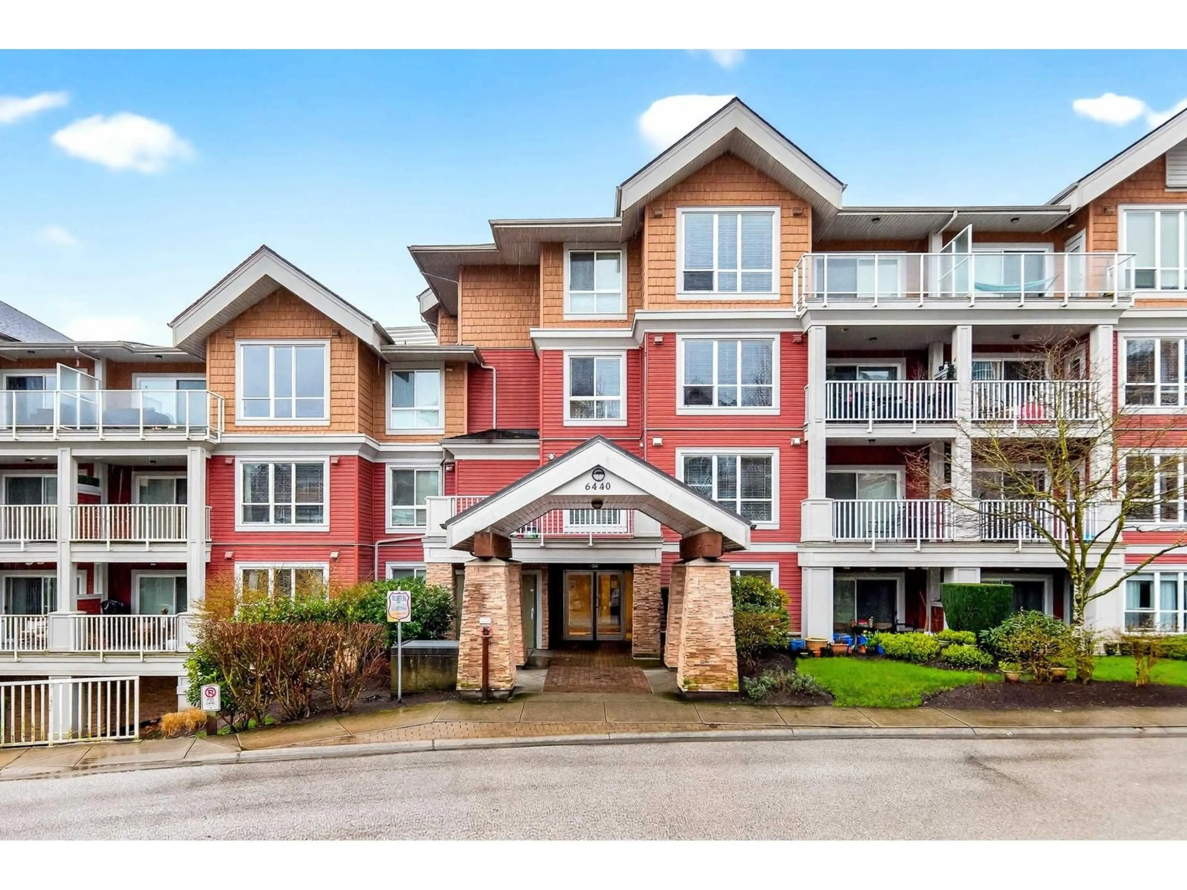Indoor foyer for 401 - 6440 194 STREET, Surrey British Columbia V4N6J7