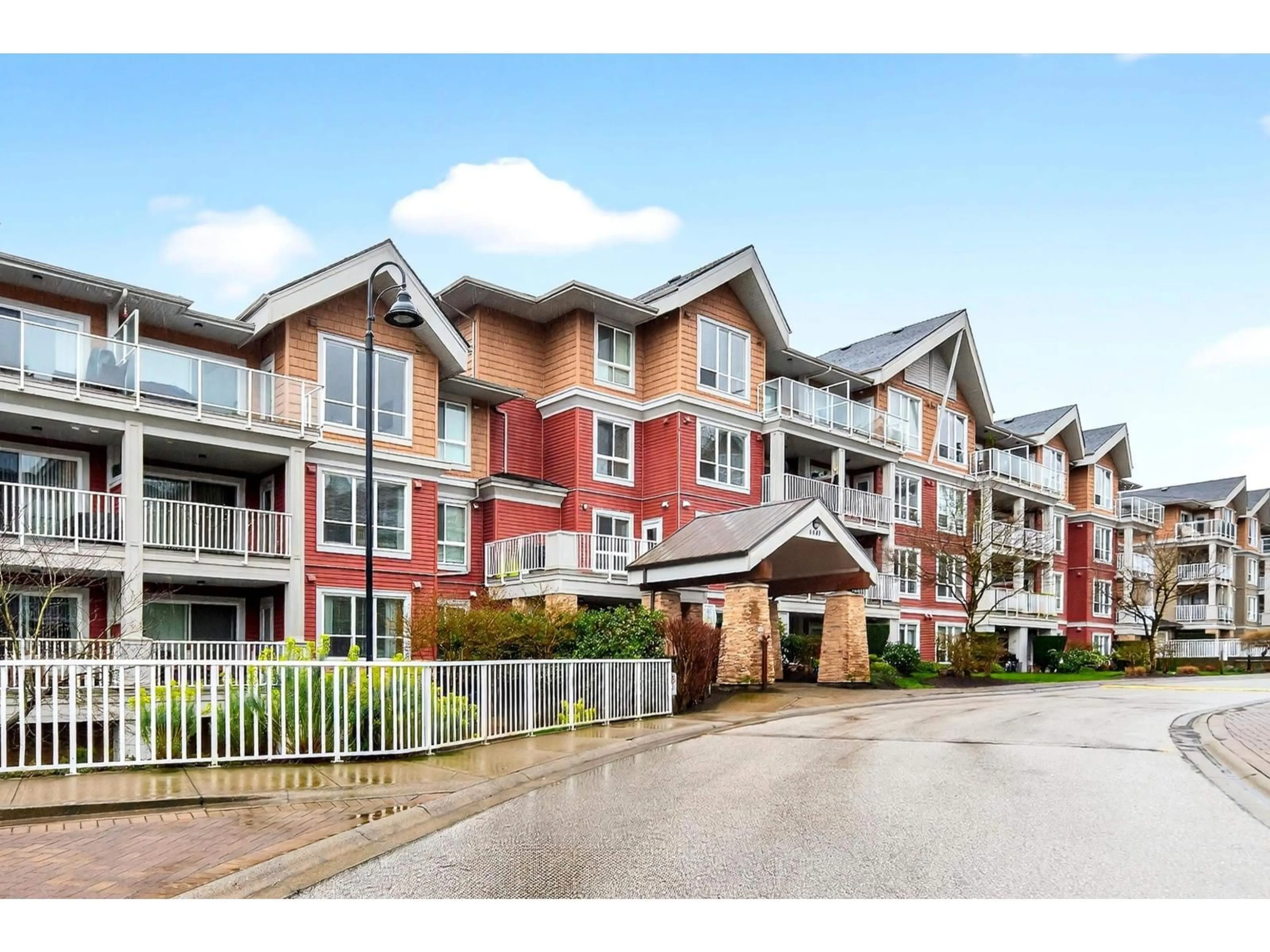 Unknown for 401 - 6440 194 STREET, Surrey British Columbia V4N6J7