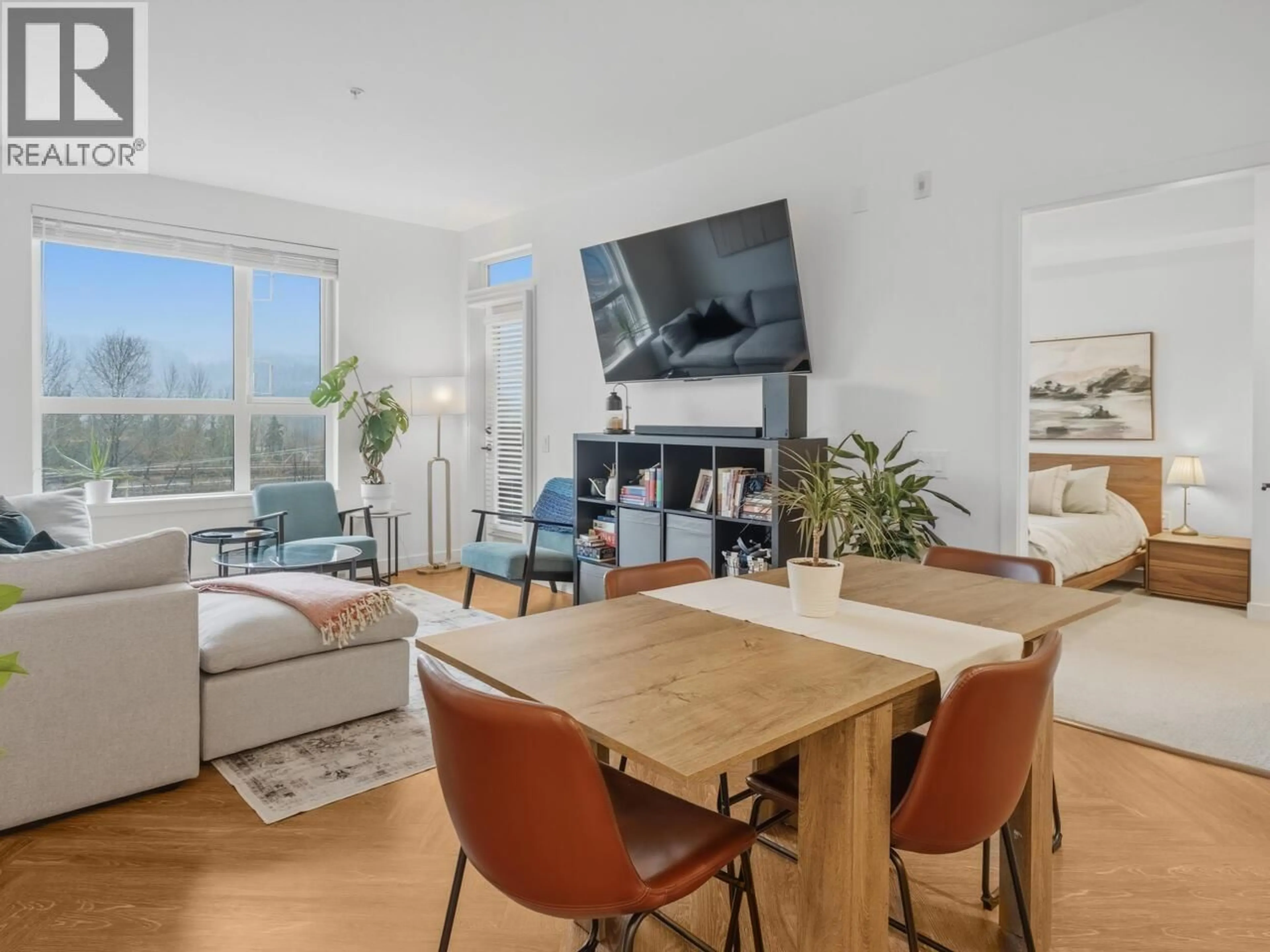 Living room with furniture, unknown for 514 - 3229 ST. JOHNS STREET, Port Moody British Columbia V3H0M4