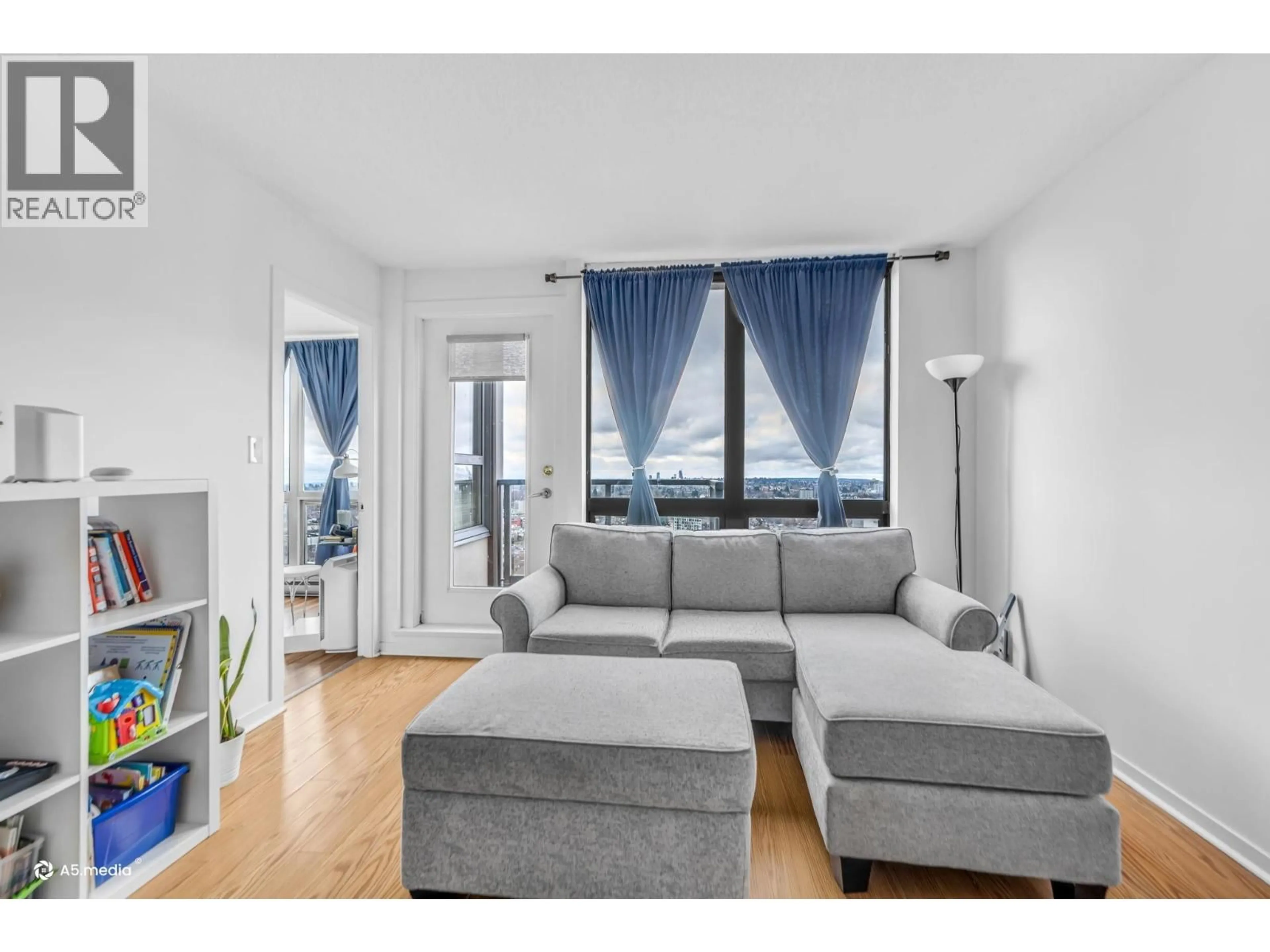 Living room with furniture, unknown for 2508 - 3663 CROWLEY DRIVE, Vancouver British Columbia V5R6H4