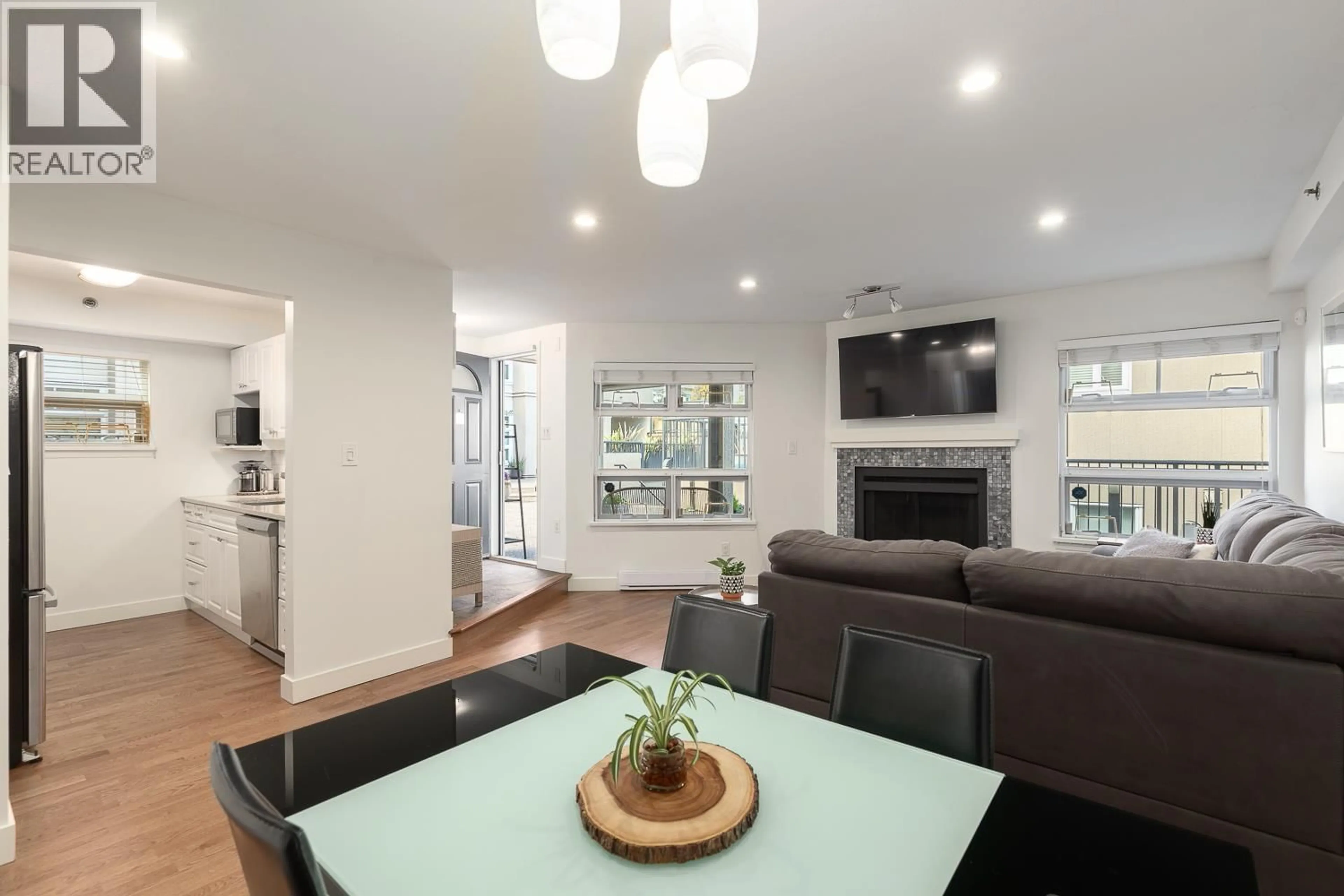 Unknown for 14 - 1350 6TH AVENUE, Vancouver British Columbia V6H1A7