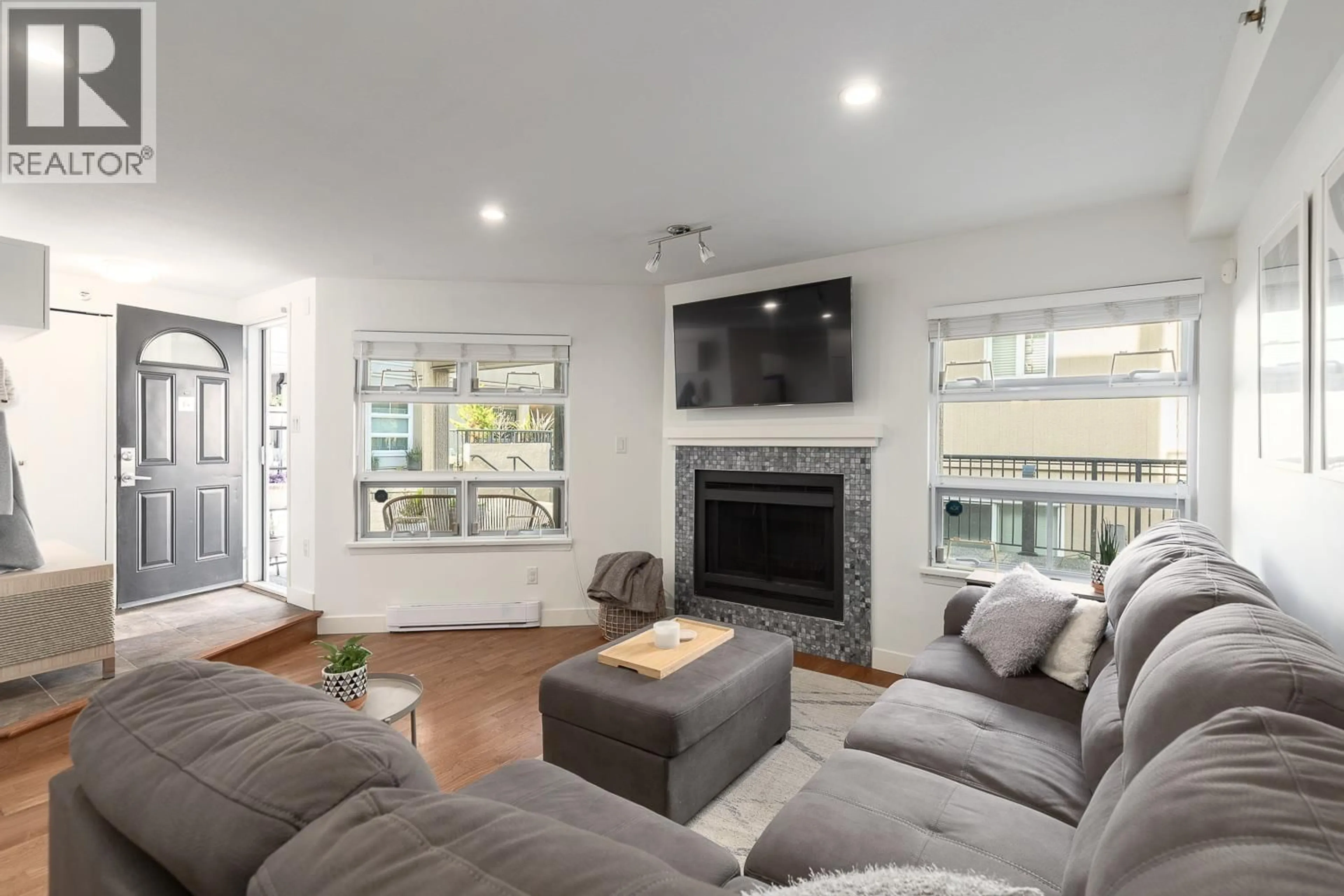 Living room with furniture, unknown for 14 - 1350 6TH AVENUE, Vancouver British Columbia V6H1A7