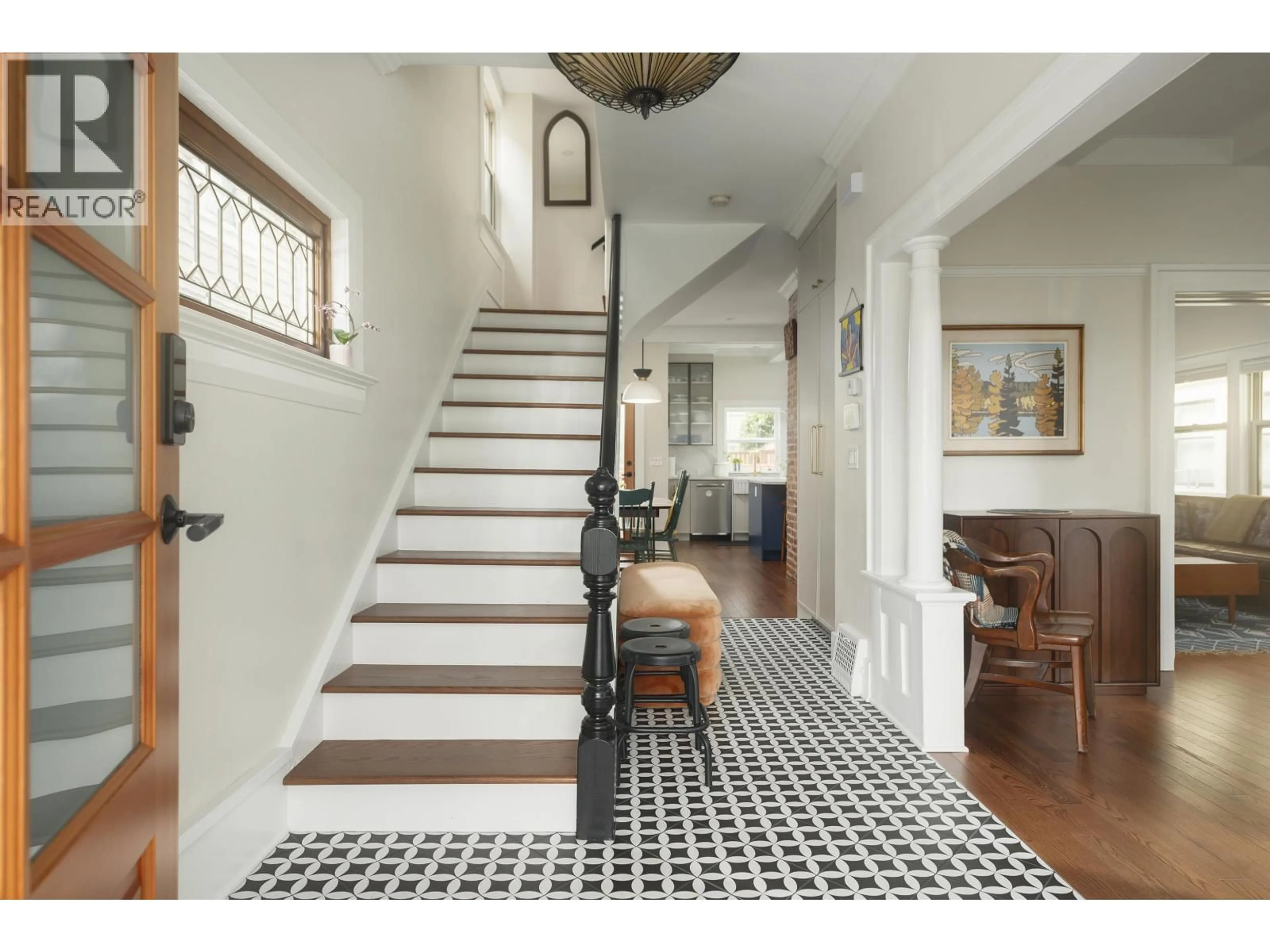 Indoor entryway for 170 10TH AVENUE, Vancouver British Columbia V5Y1R8