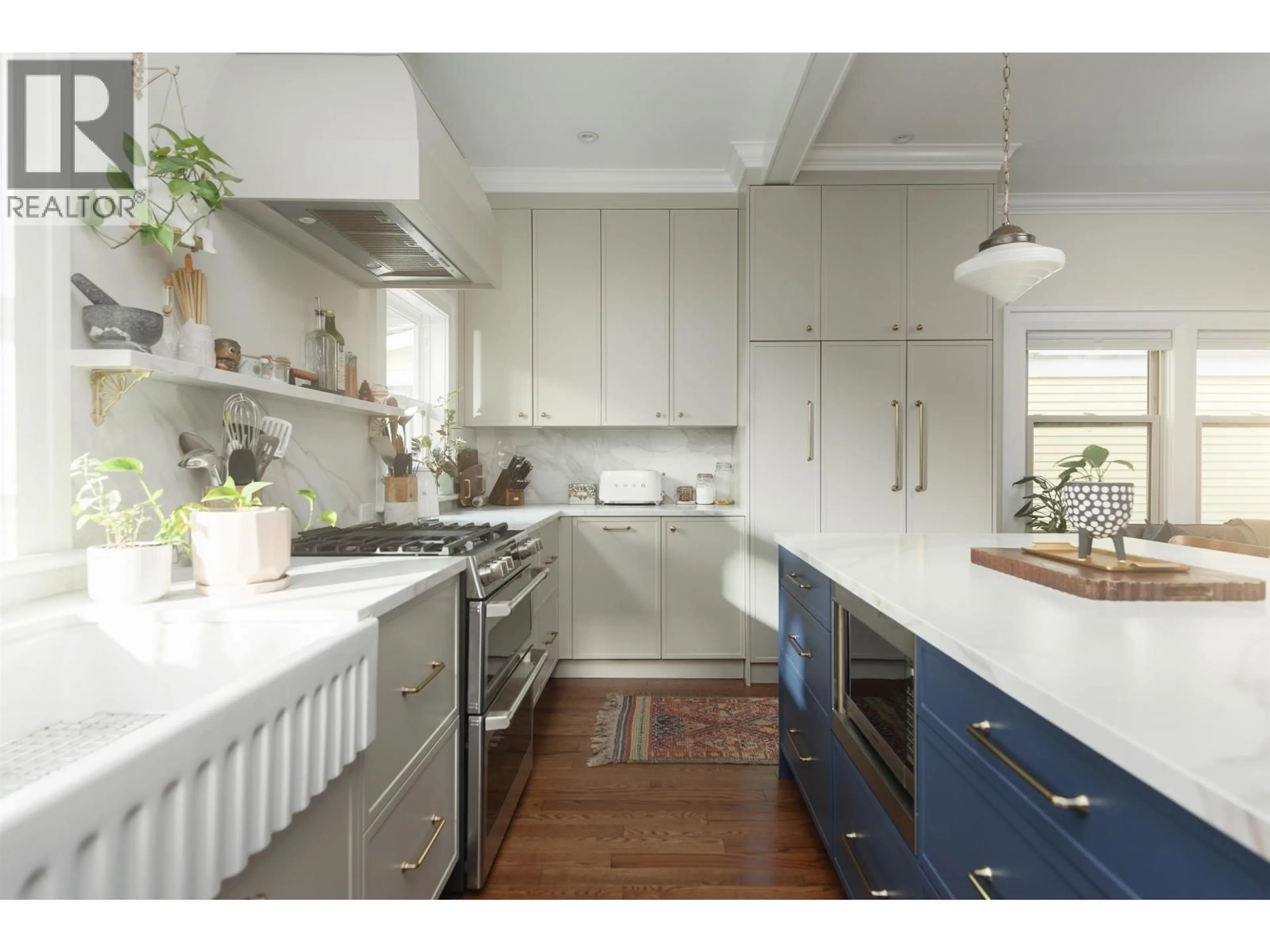 Contemporary kitchen, unknown for 170 10TH AVENUE, Vancouver British Columbia V5Y1R8