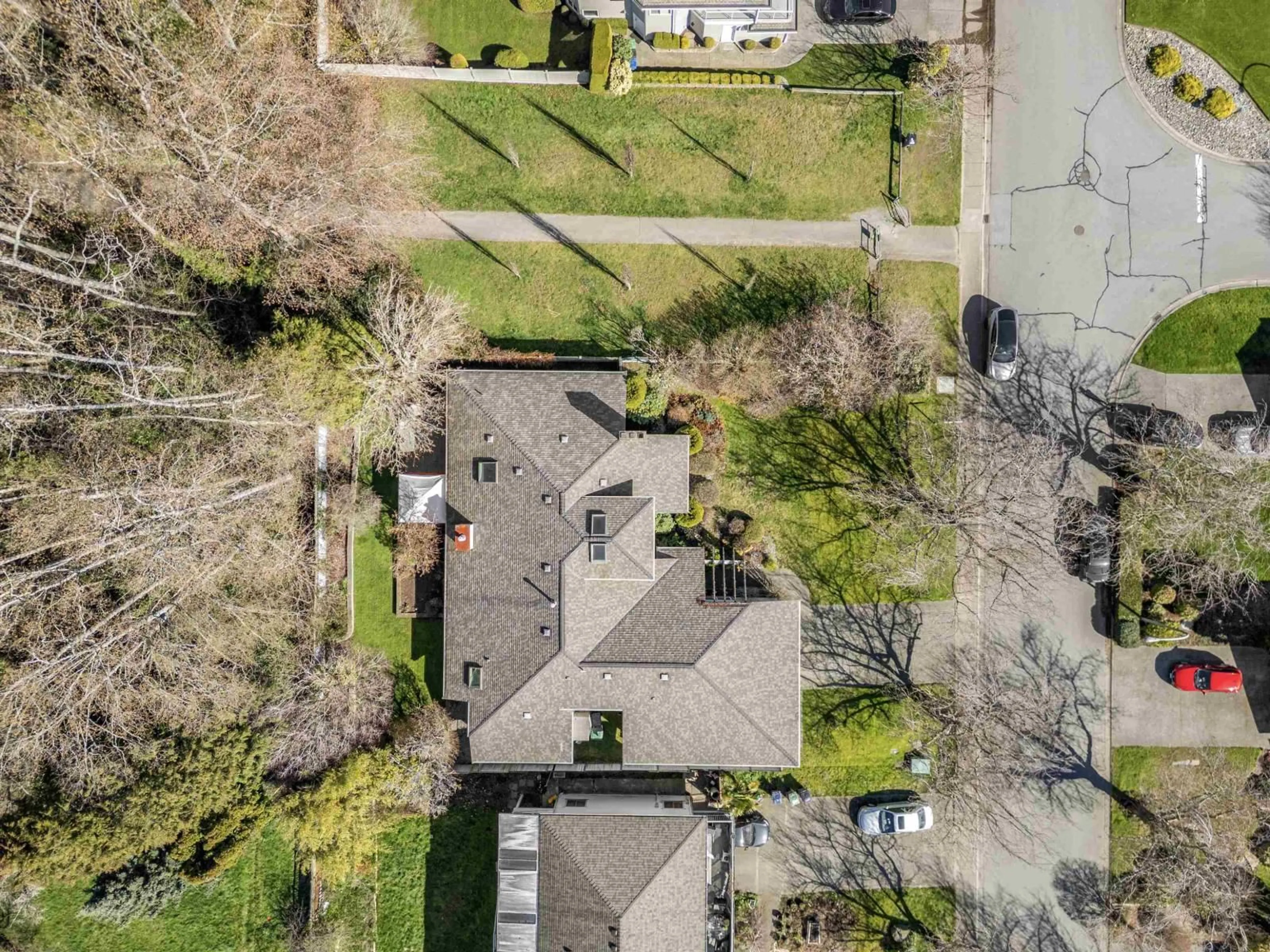A pic from outside/outdoor area/front of a property/back of a property/a pic from drone, street for 13383 14A AVENUE, Surrey British Columbia V4A7P9