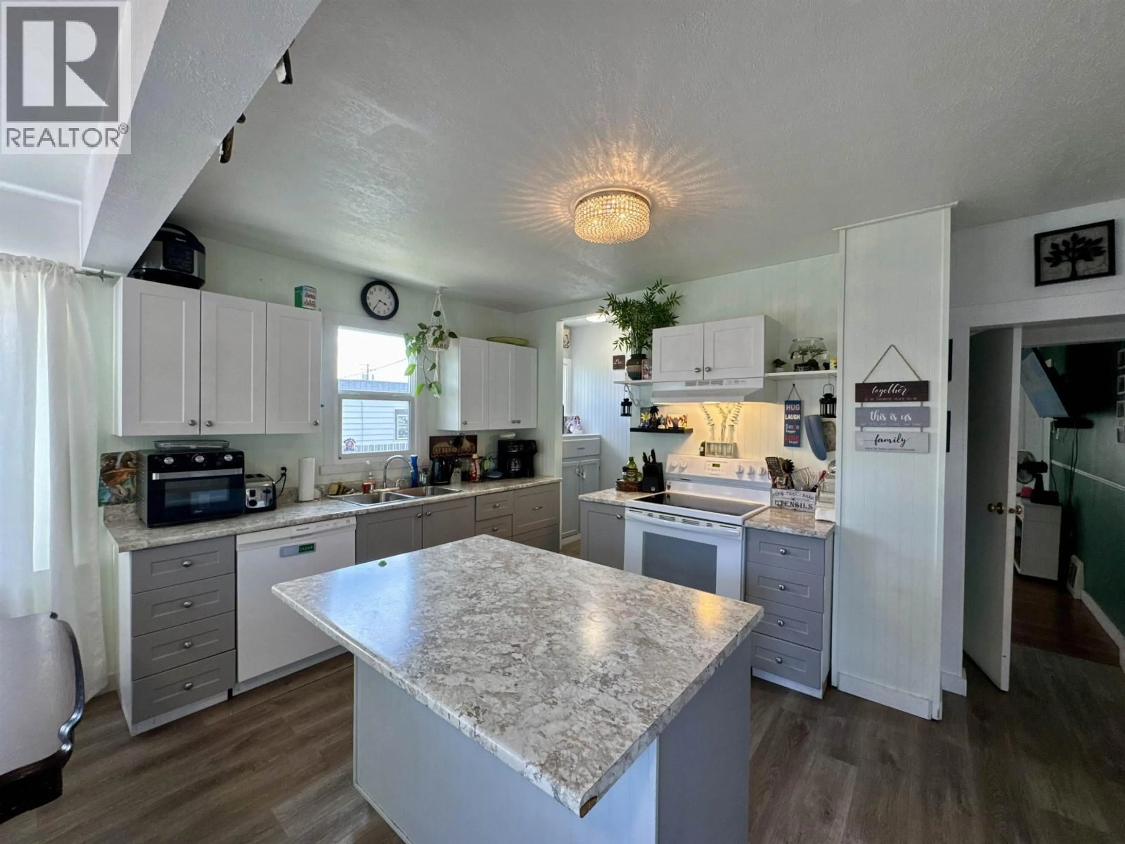 Open concept kitchen, unknown for 488 KINCHANT STREET, Quesnel British Columbia V2J2R6