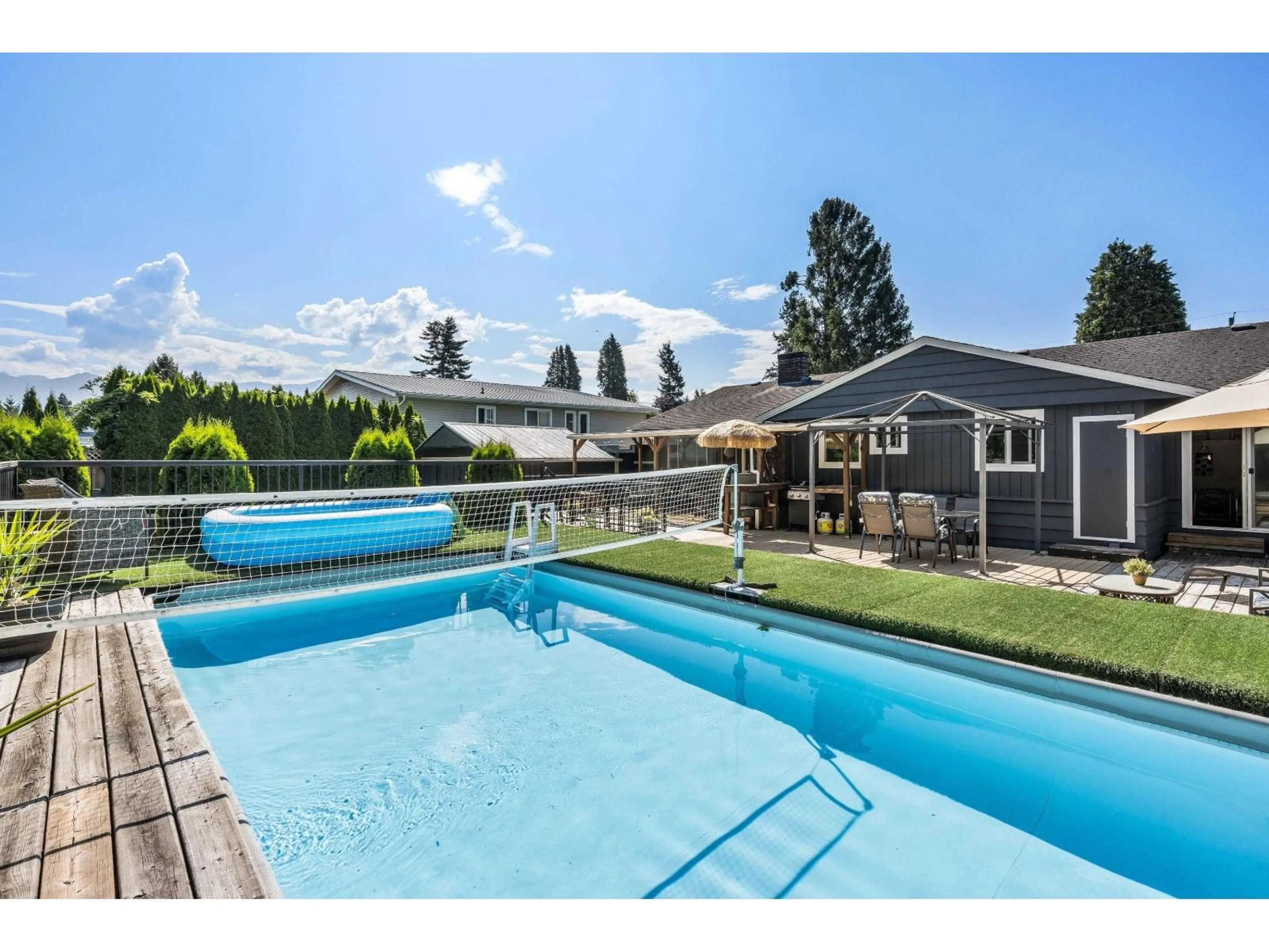 Pool for 46465 BROOKS AVENUE, Chilliwack British Columbia V2P1C6