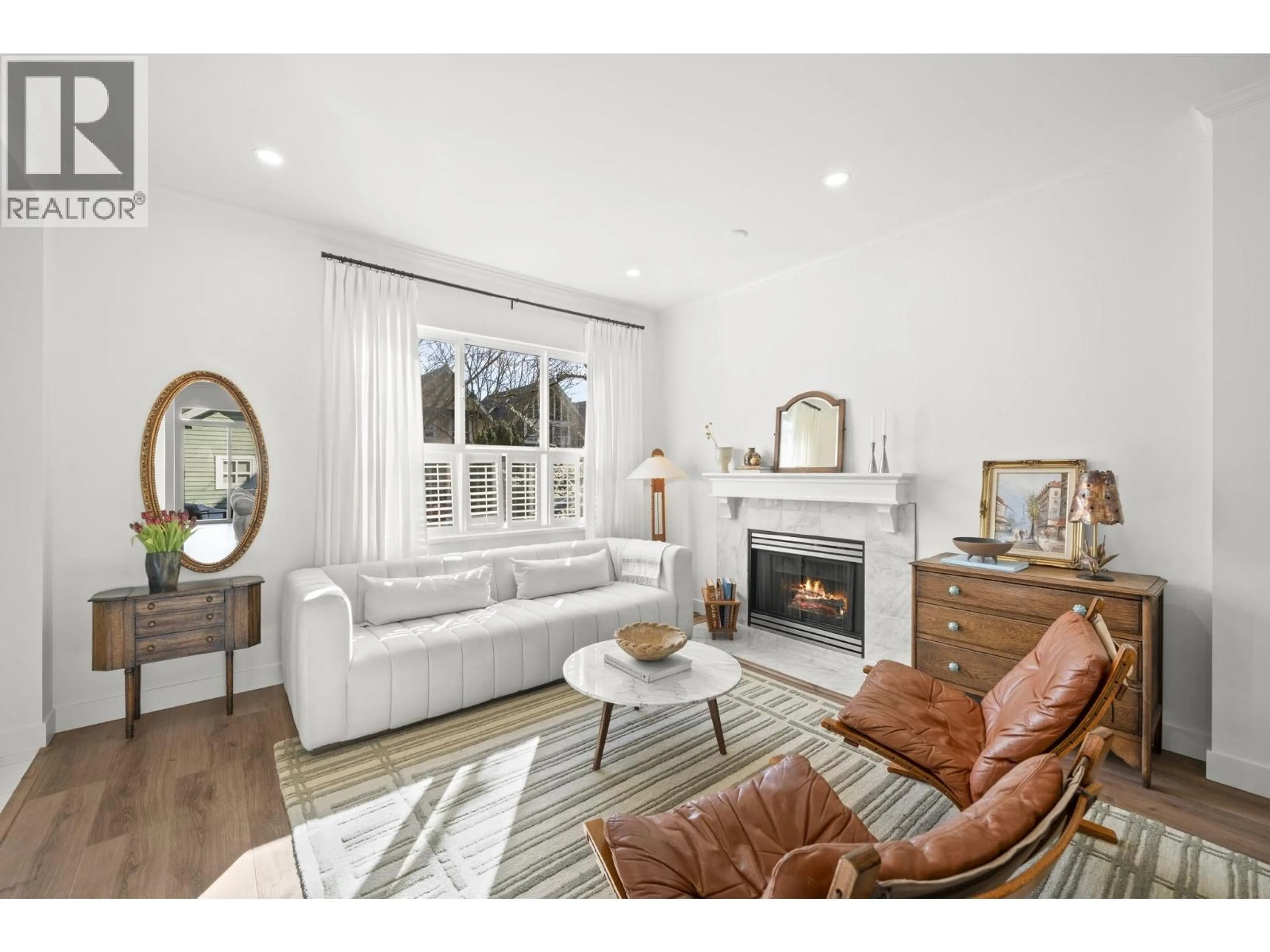 Living room with furniture, unknown for 133 STAR CRESCENT, New Westminster British Columbia V3M6X6