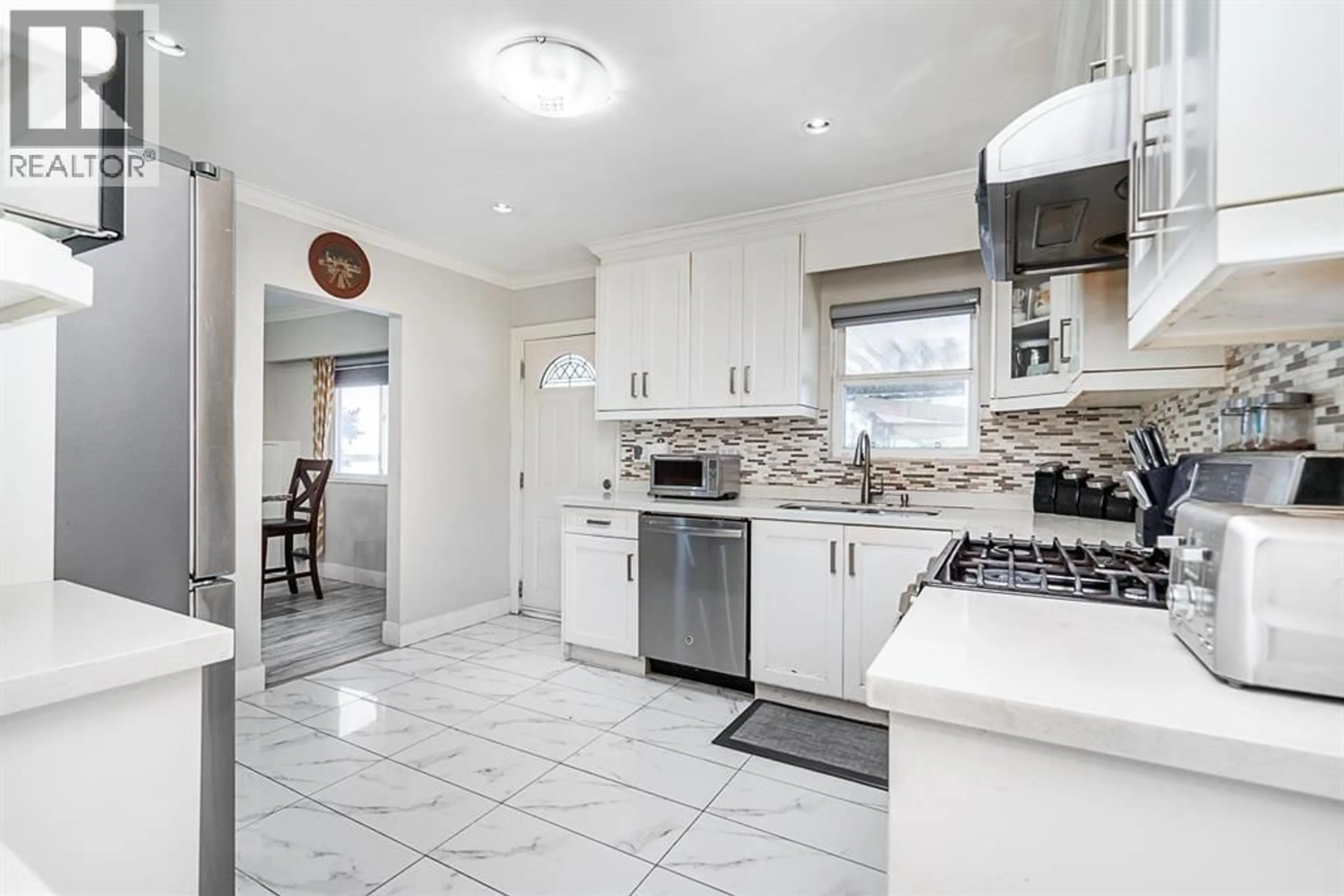 Open concept kitchen, ceramic/tile floor for 3796 PETER STREET, Burnaby British Columbia V5J1N4