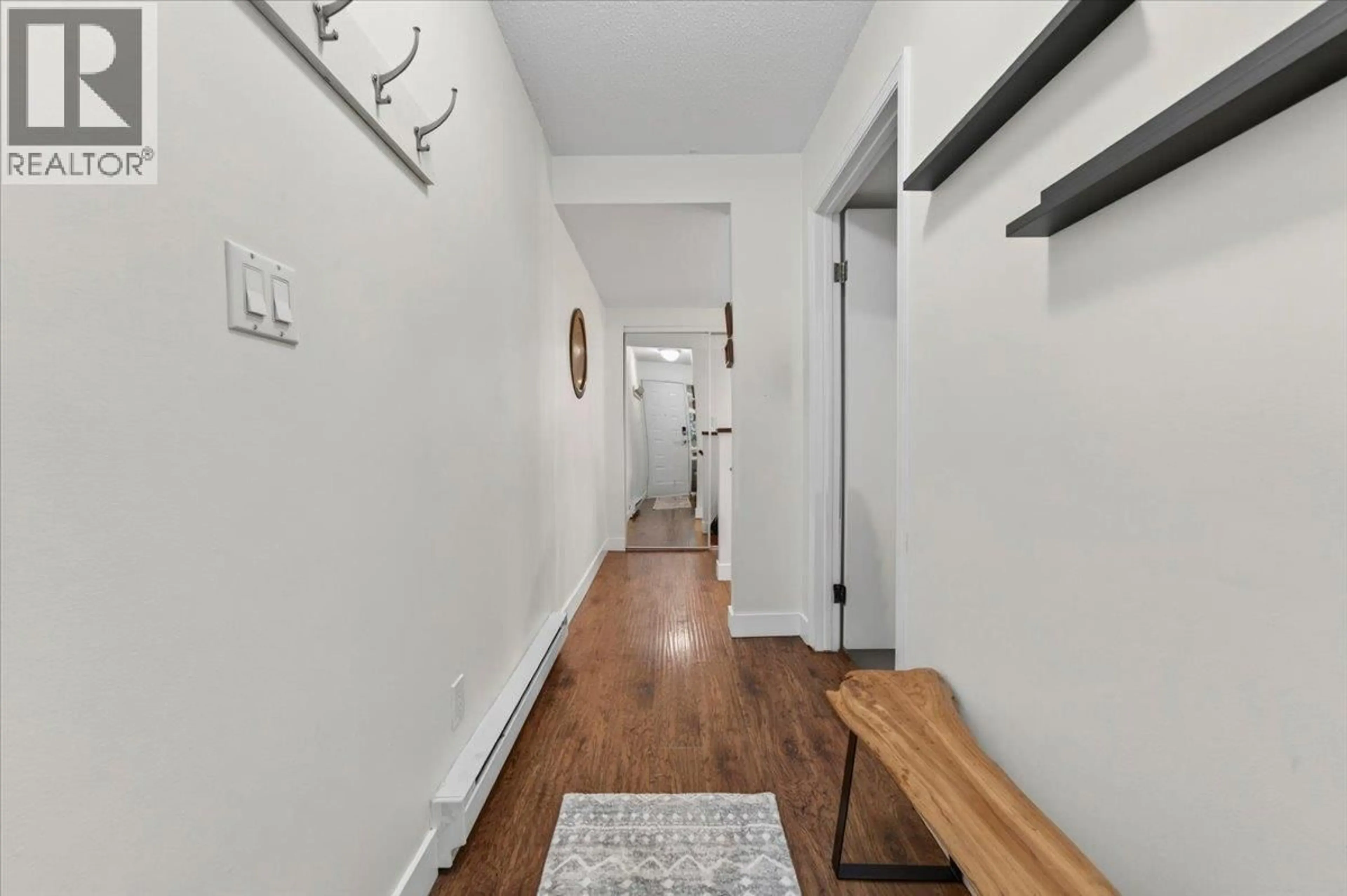 Indoor entryway for 44 - 1240 FALCON DRIVE, Coquitlam British Columbia V3E2B4