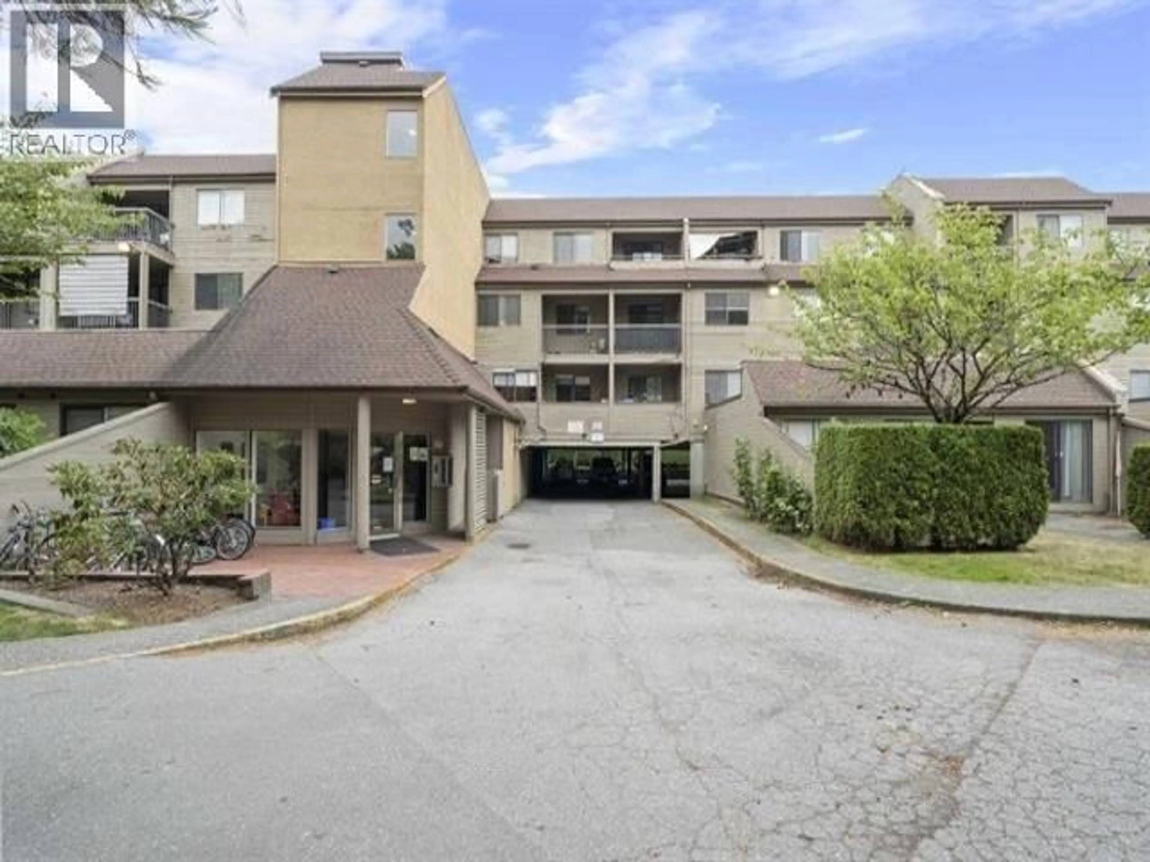 Indoor foyer for 408 - 8120 COLONIAL DRIVE, Richmond British Columbia V7C4T7