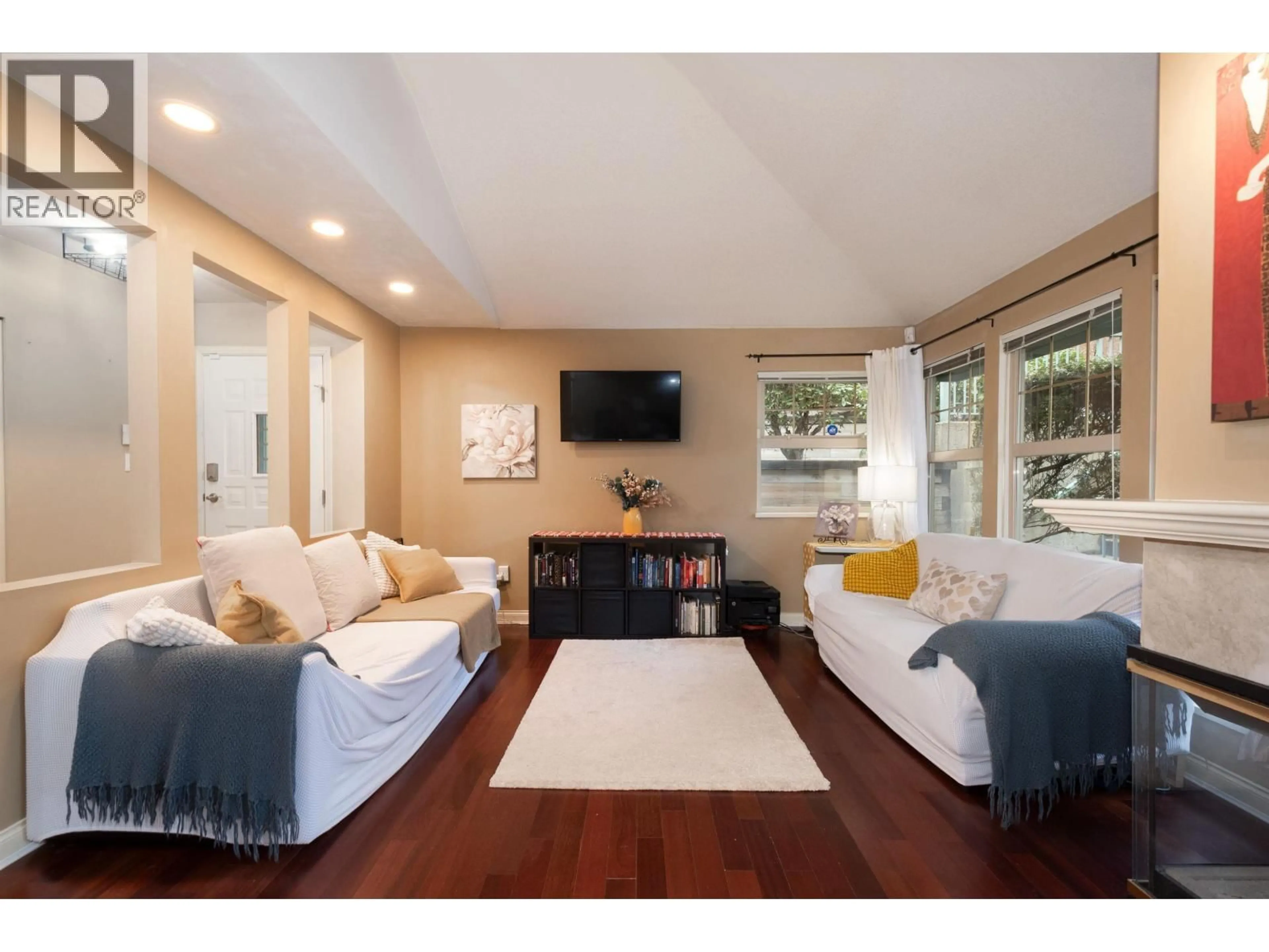 Living room with furniture, wood/laminate floor for 20 - 65 FOXWOOD DRIVE, Port Moody British Columbia V3H4Z5