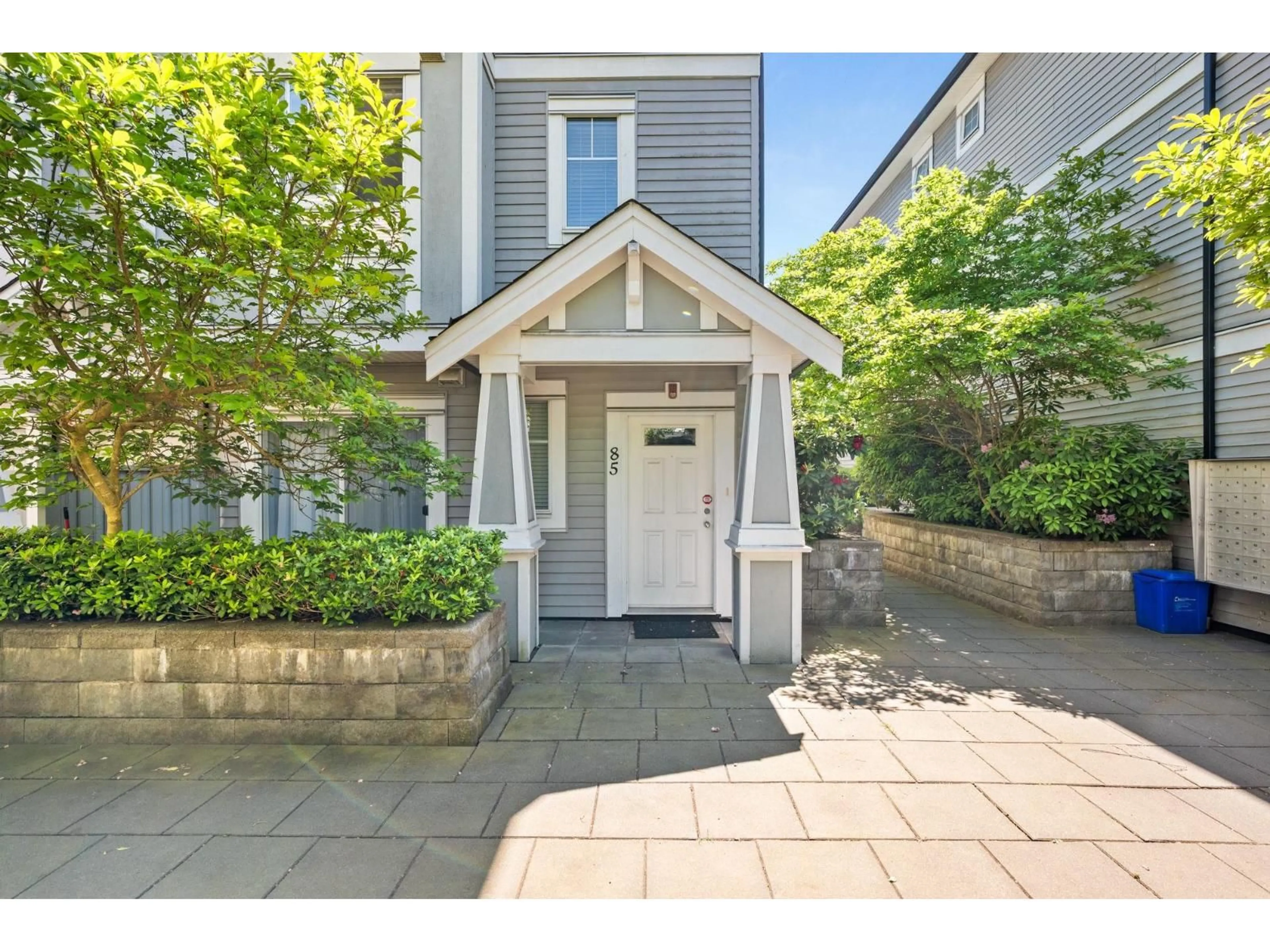 Indoor entryway for 85 - 13239 OLD YALE ROAD, Surrey British Columbia V3T3C5