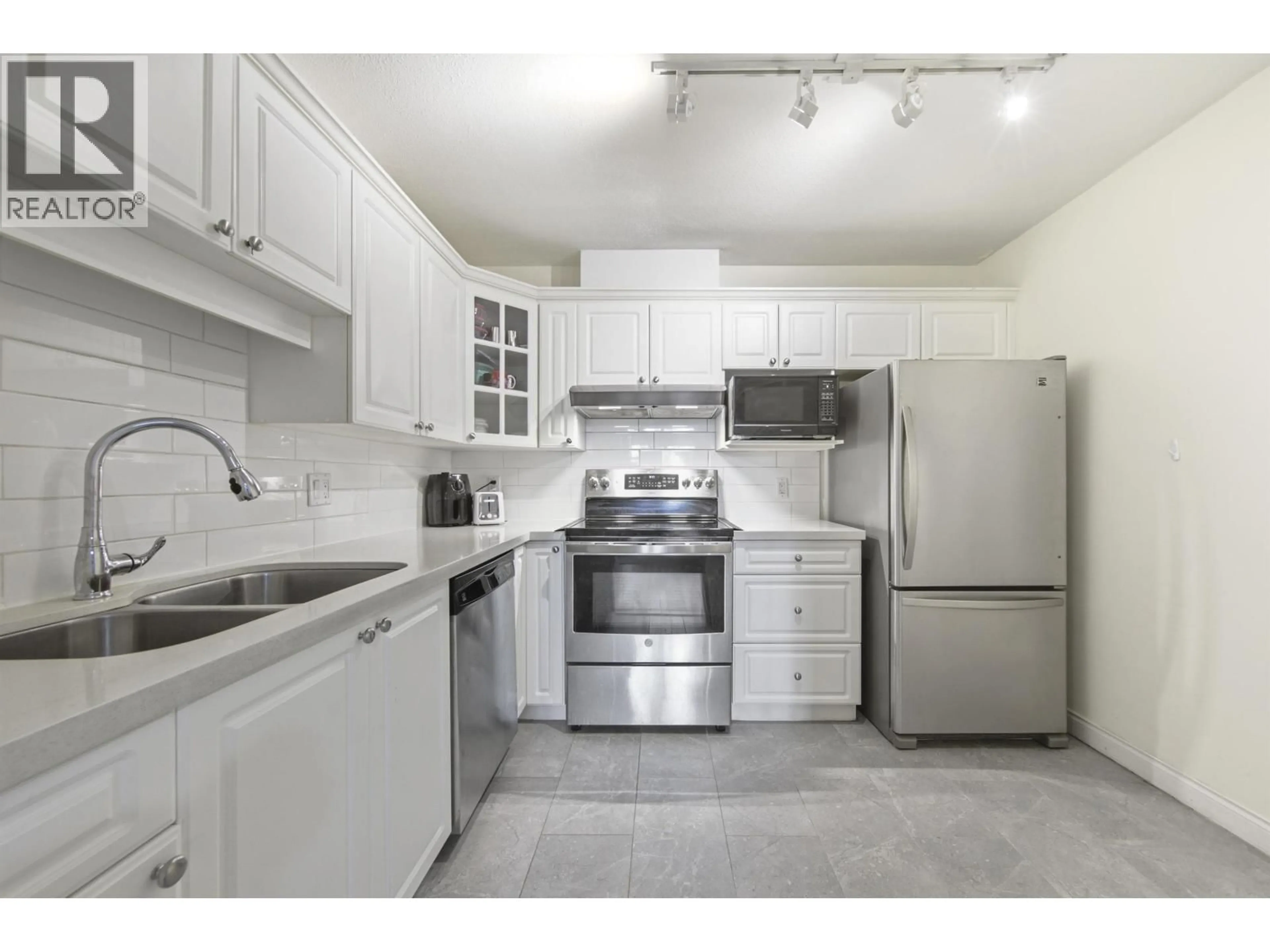 Standard kitchen, unknown for 105 - 5735 HAMPTON PLACE, Vancouver British Columbia V6T2G8