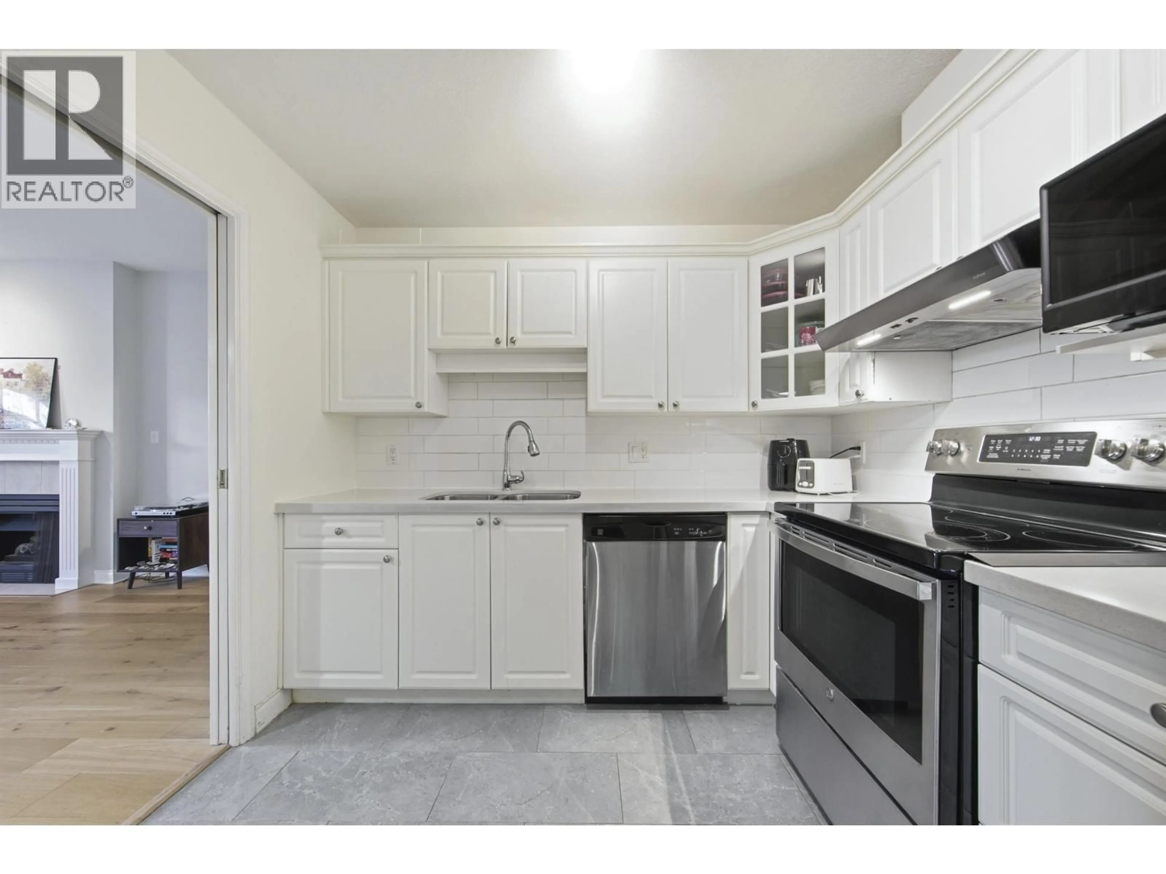 Standard kitchen, unknown for 105 - 5735 HAMPTON PLACE, Vancouver British Columbia V6T2G8