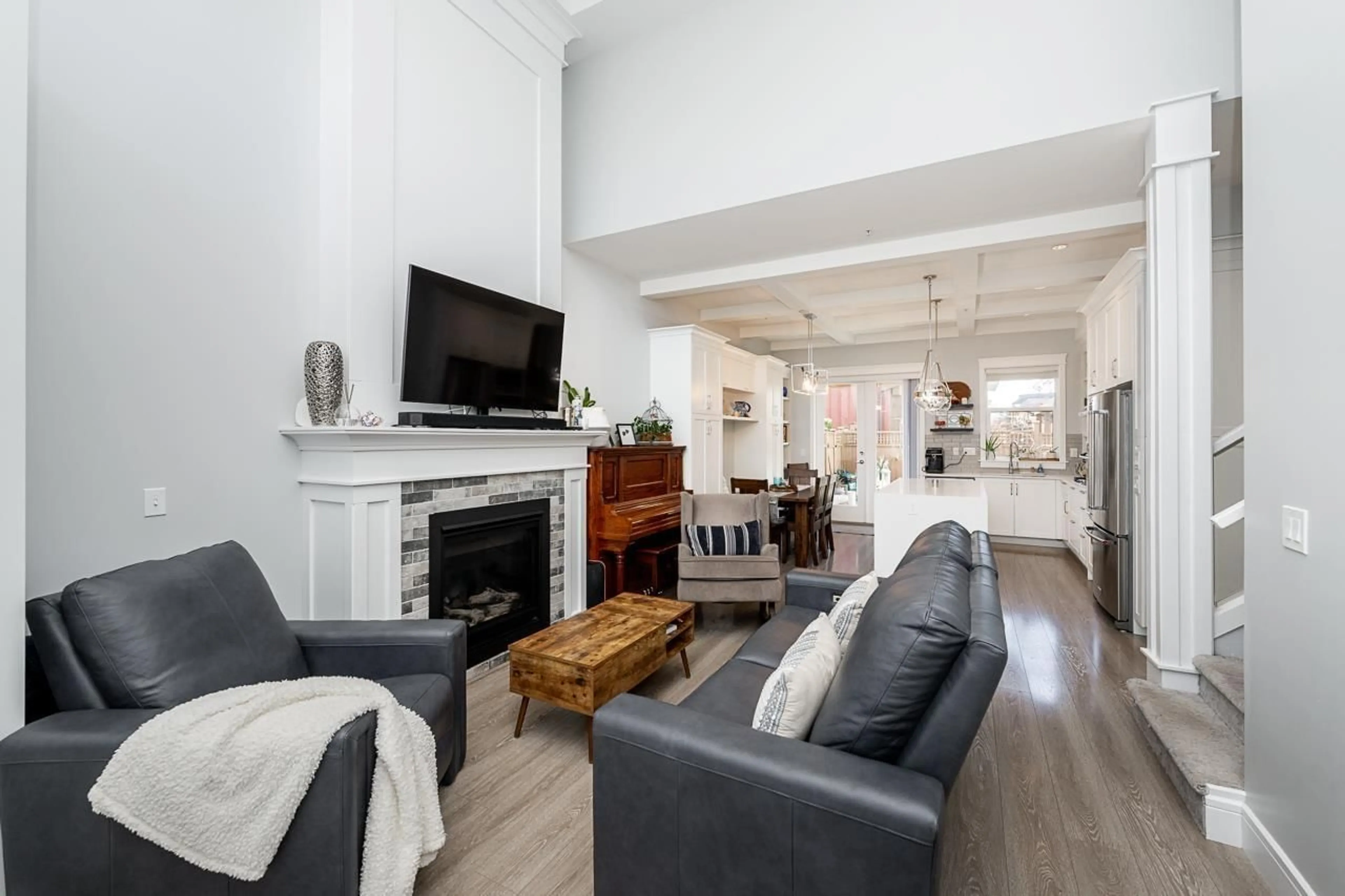 Living room with furniture, unknown for 9 - 4750 228 STREET, Langley British Columbia V2Z0A9