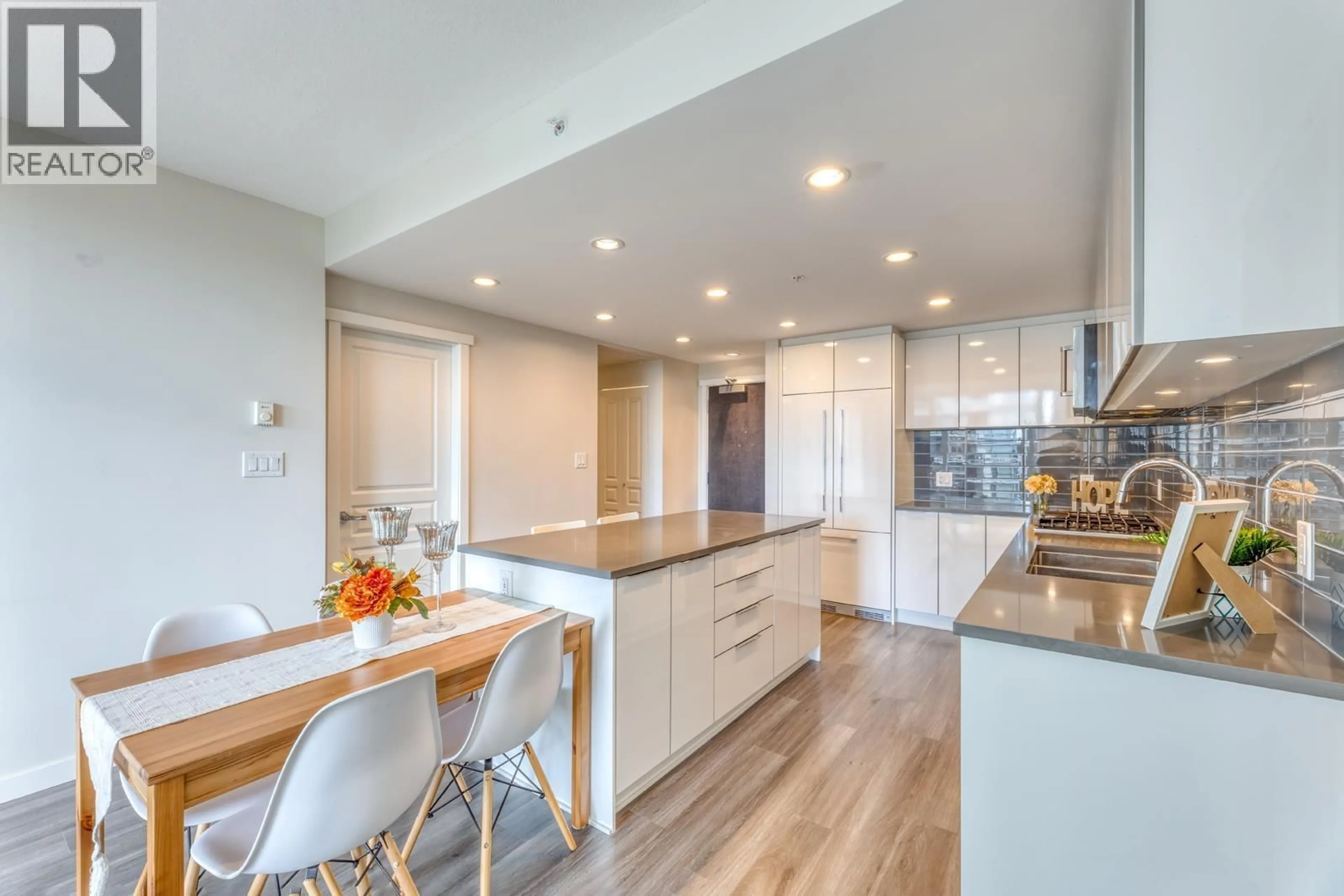 Unknown for 1604 - 3100 WINDSOR GATE, Coquitlam British Columbia V3B0P3