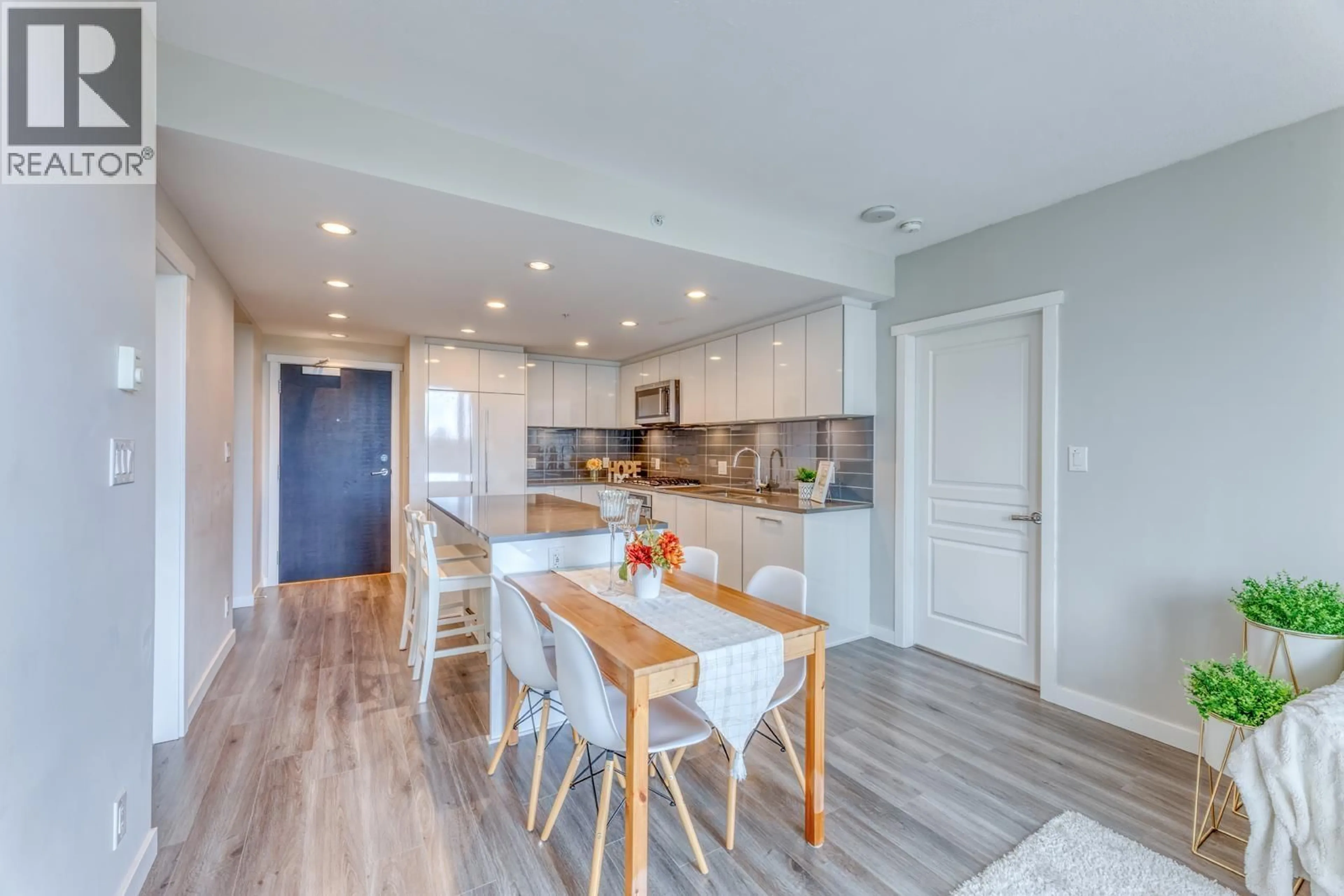 Unknown for 1604 - 3100 WINDSOR GATE, Coquitlam British Columbia V3B0P3