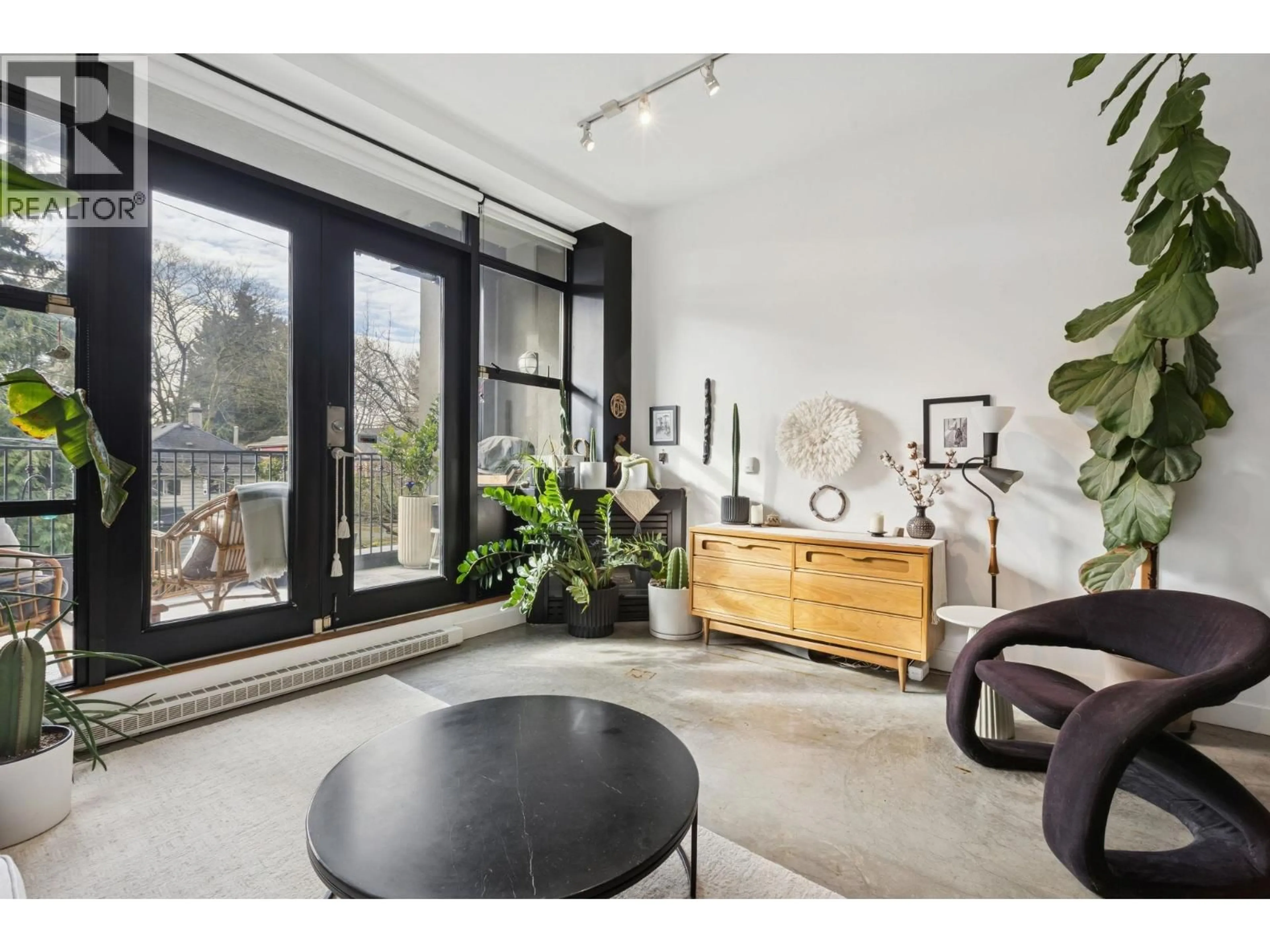 Living room with furniture, unknown for 10 - 2156 12TH AVENUE, Vancouver British Columbia V6K2N2