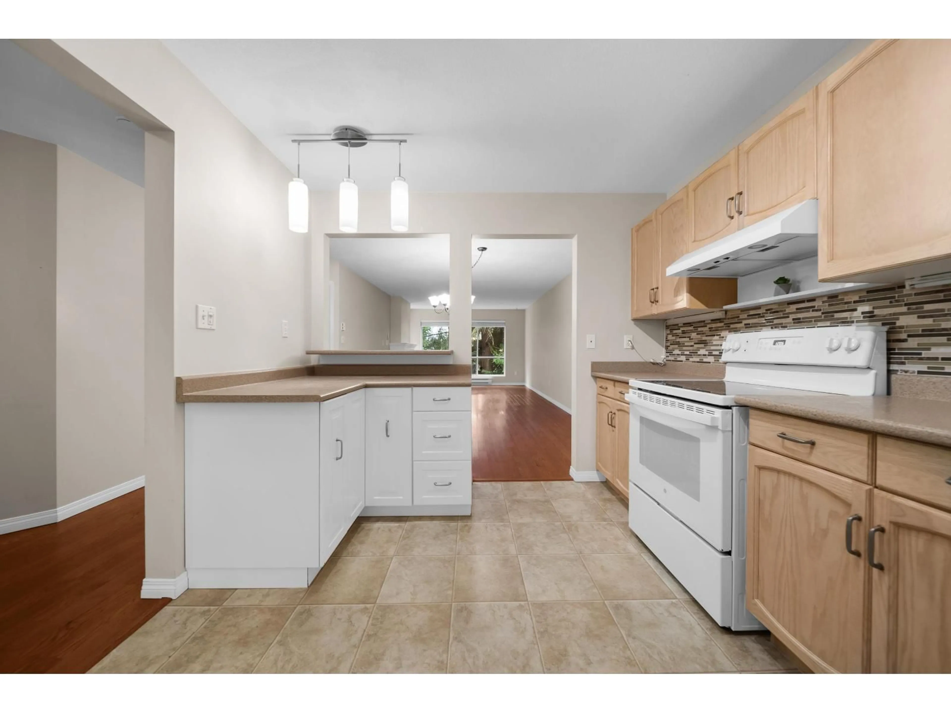 Standard kitchen, unknown for 308 - 33280 BOURQUIN CRESCENT, Abbotsford British Columbia V2S7K2
