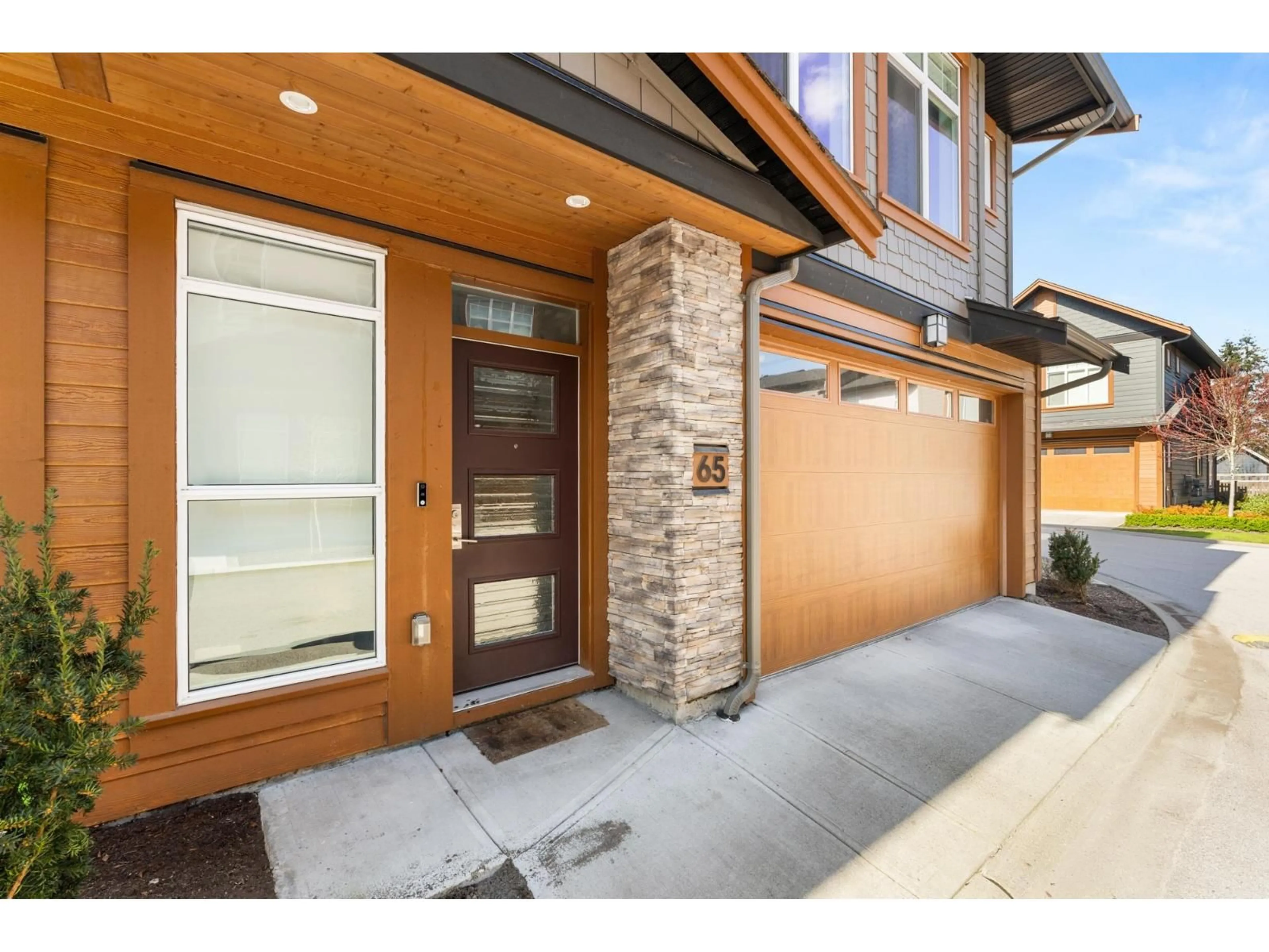 Indoor entryway for 65 - 17033 FRASER HIGHWAY, Surrey British Columbia V4N6V2