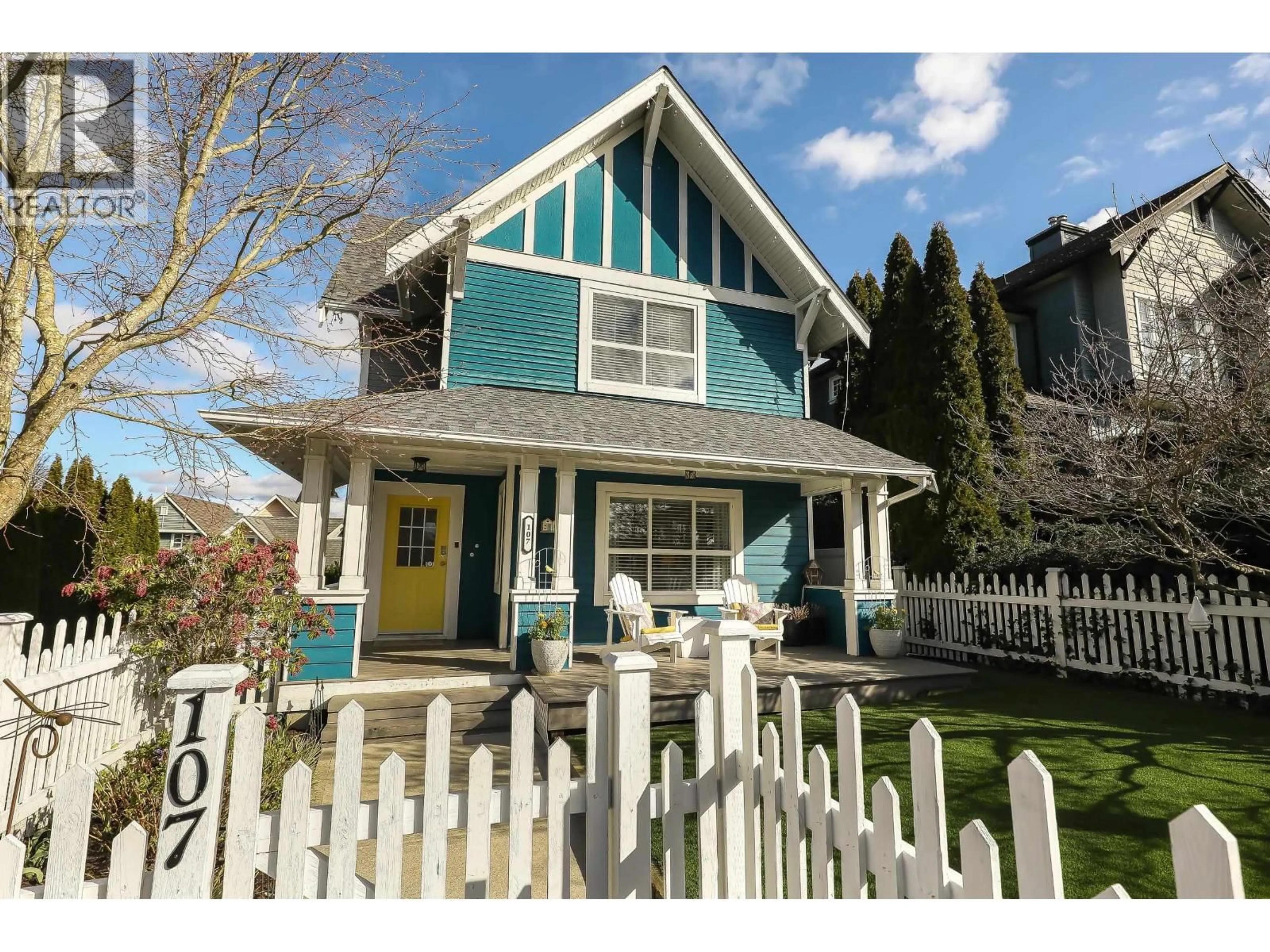 Home with vinyl exterior material, street for 107 STAR CRESCENT, New Westminster British Columbia V3M6X6