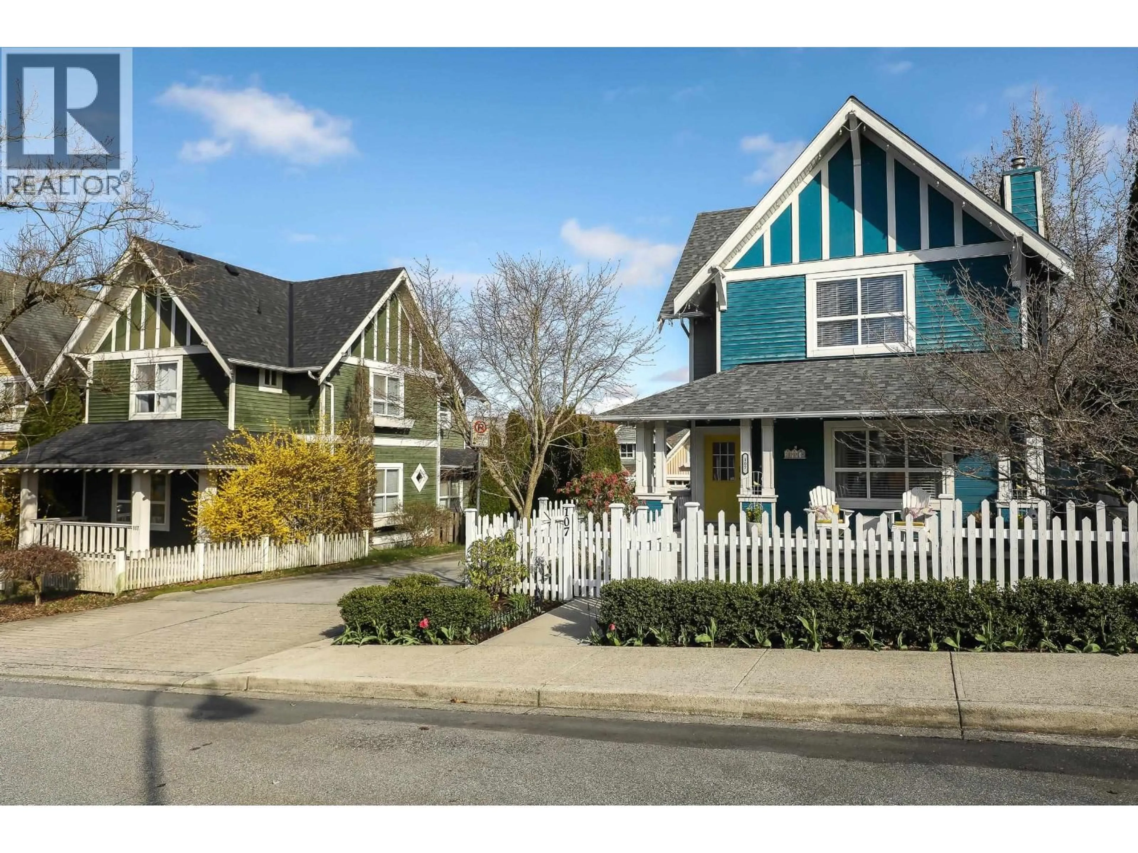 Home with vinyl exterior material, street for 107 STAR CRESCENT, New Westminster British Columbia V3M6X6