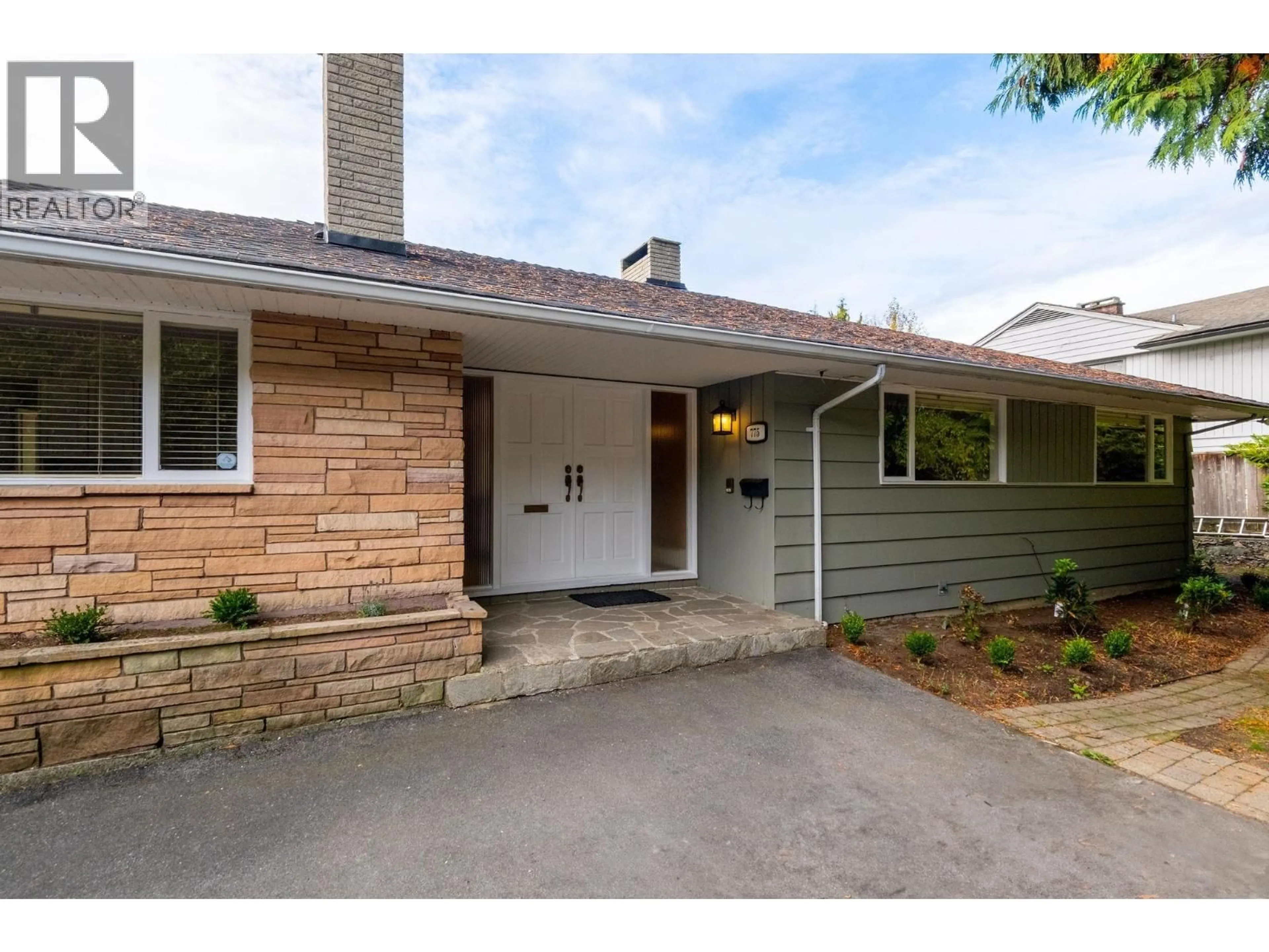 Home with brick exterior material, street for 775 SOUTHBOROUGH DRIVE, West Vancouver British Columbia V7S1N1