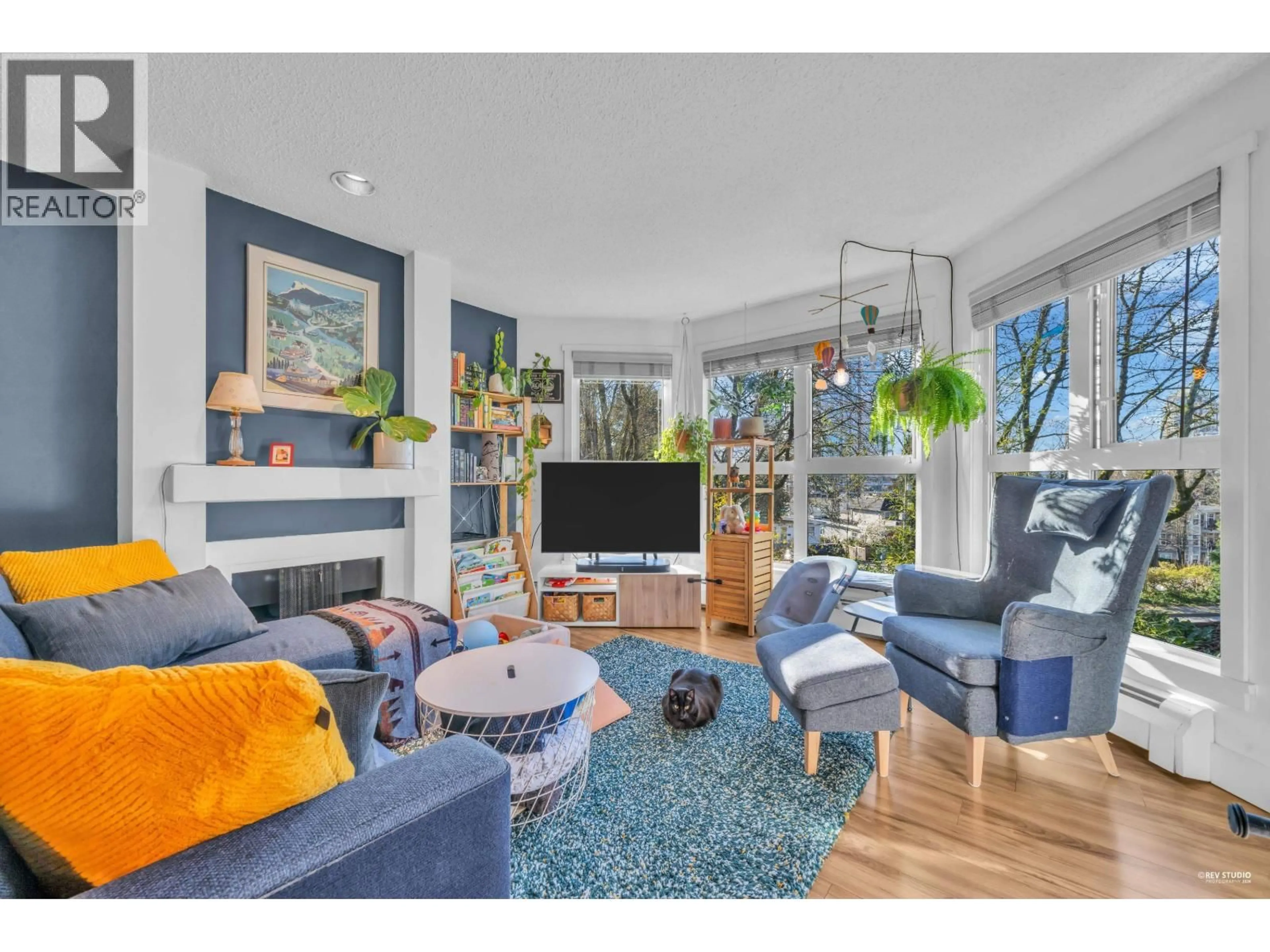 Living room with furniture, unknown for 210 - 7055 WILMA STREET, Burnaby British Columbia V5E4B1