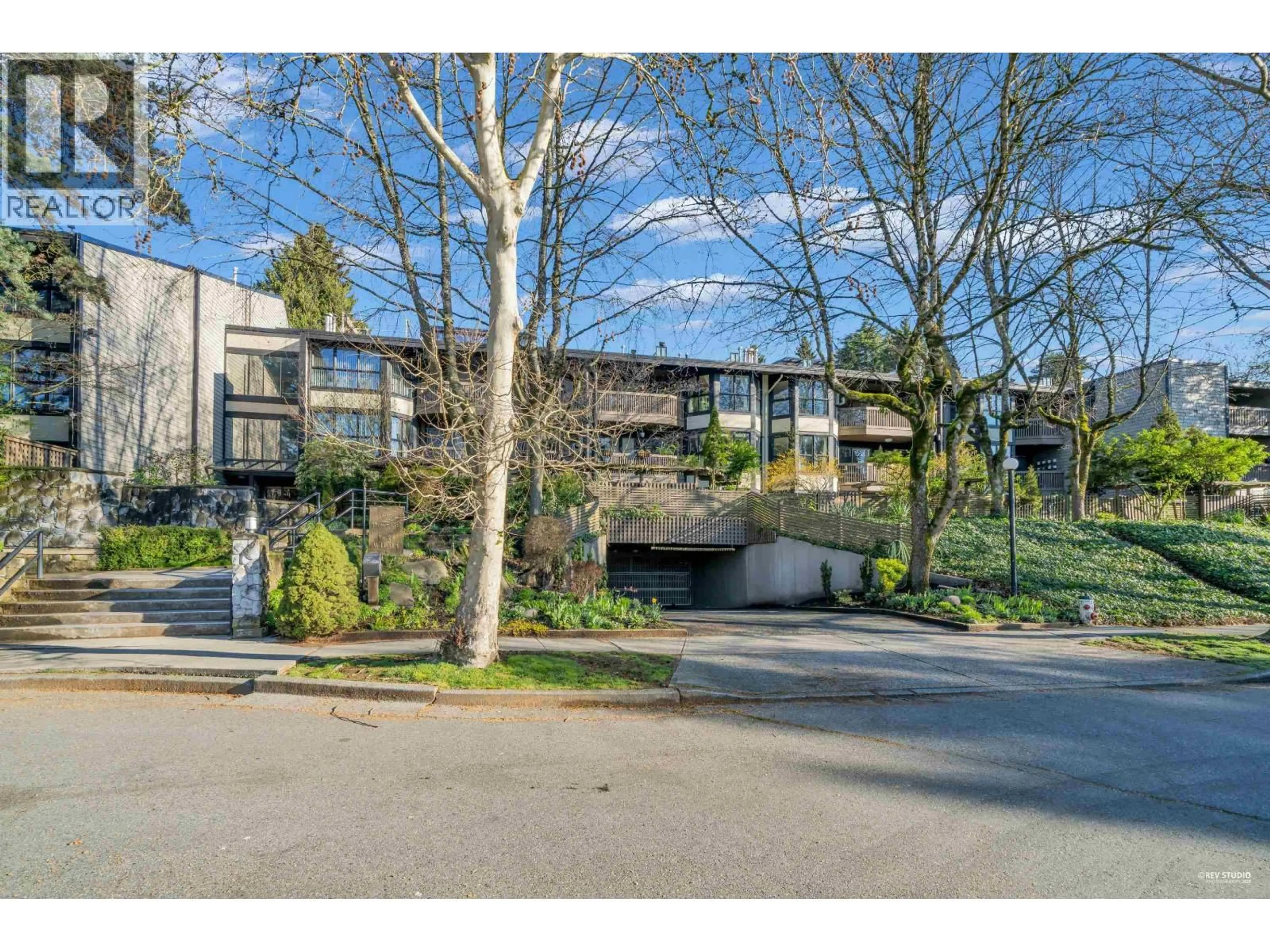 A pic from outside/outdoor area/front of a property/back of a property/a pic from drone, street for 210 - 7055 WILMA STREET, Burnaby British Columbia V5E4B1