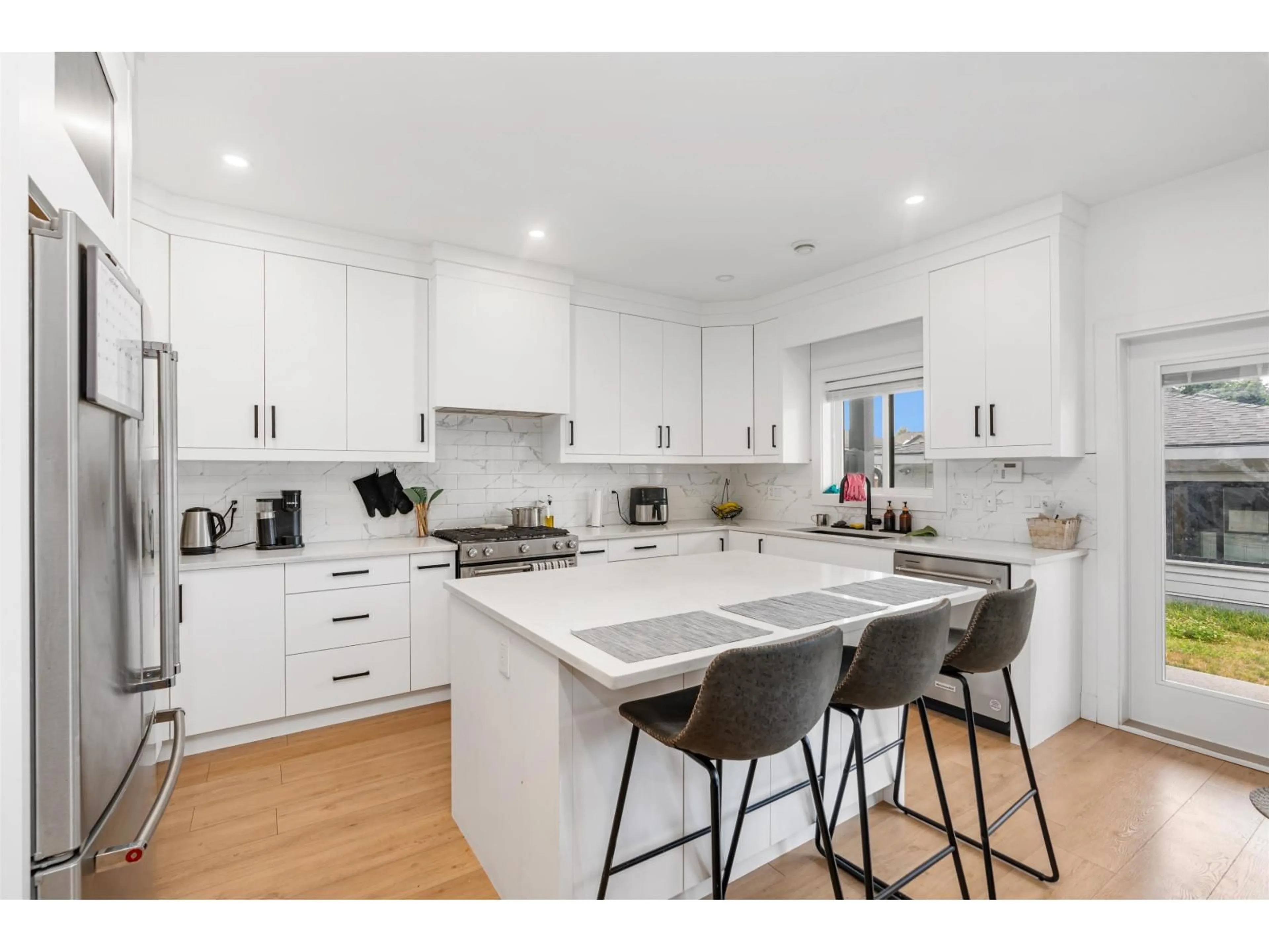 Open concept kitchen, unknown for 18460 64 AVENUE, Surrey British Columbia V3S8J6