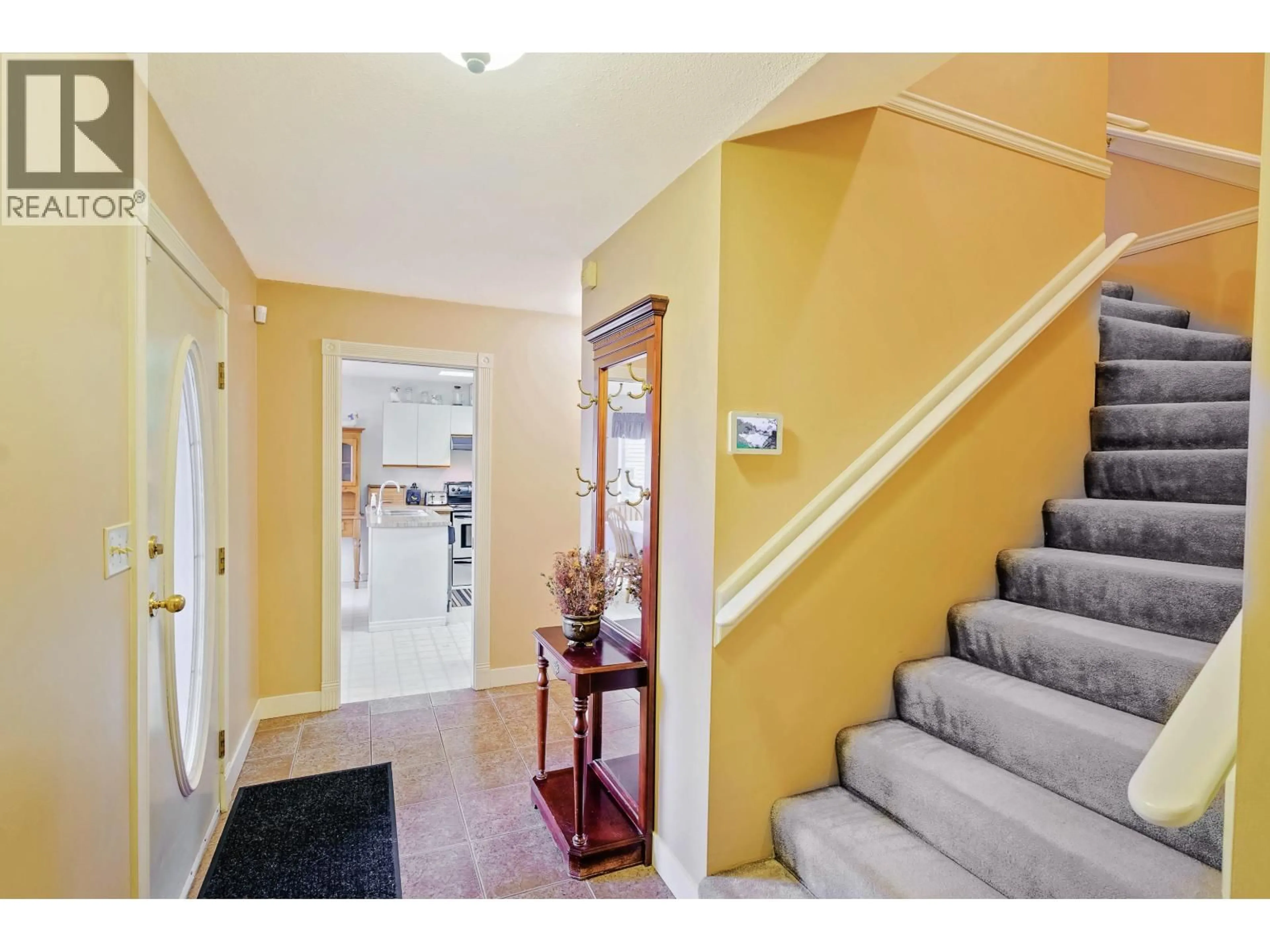Indoor foyer for 23381 WHIPPOORWILL AVENUE, Maple Ridge British Columbia V2X9L8