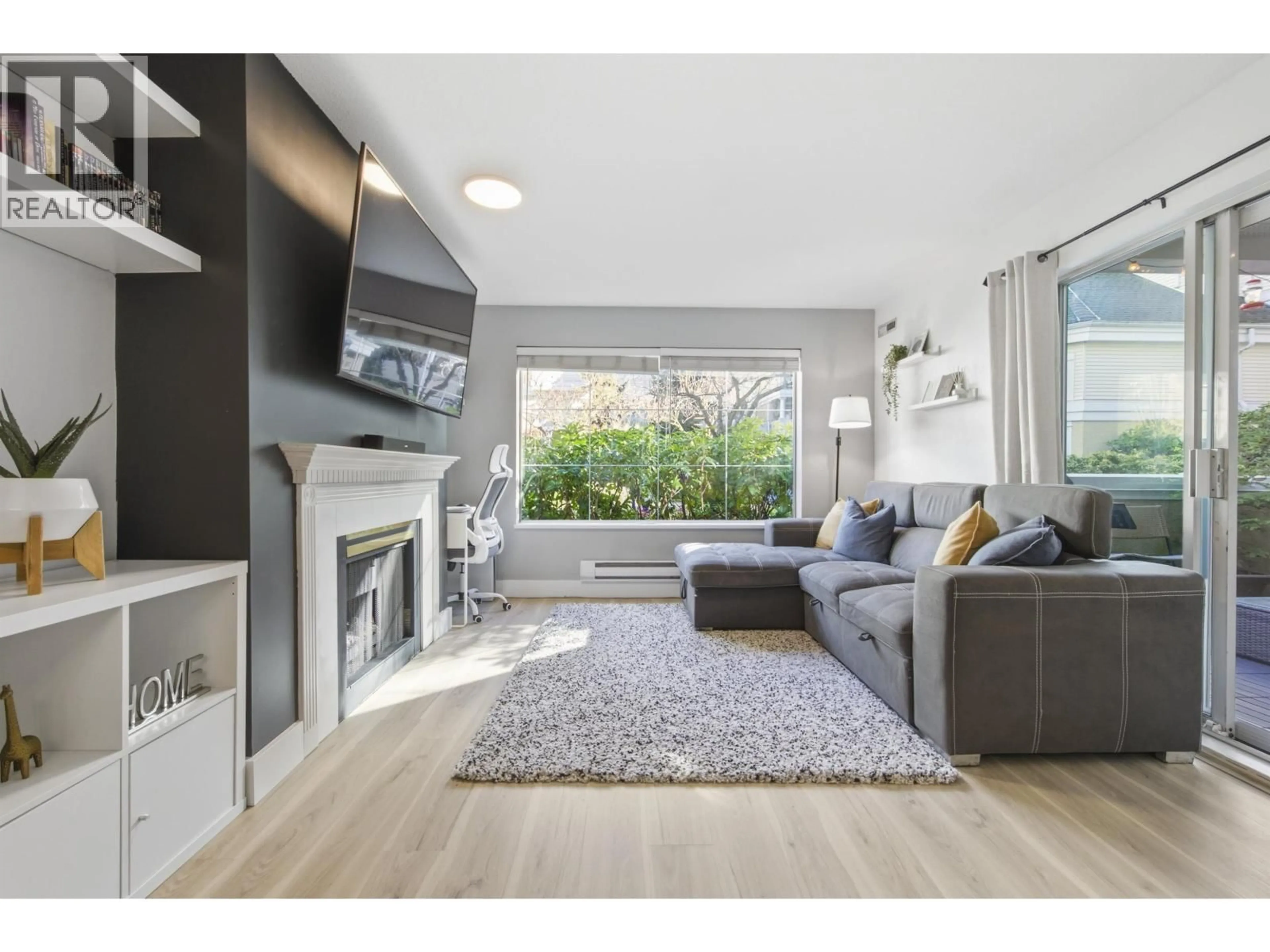 Living room with furniture, unknown for 111 - 6820 RUMBLE STREET, Burnaby British Columbia V5E4H9