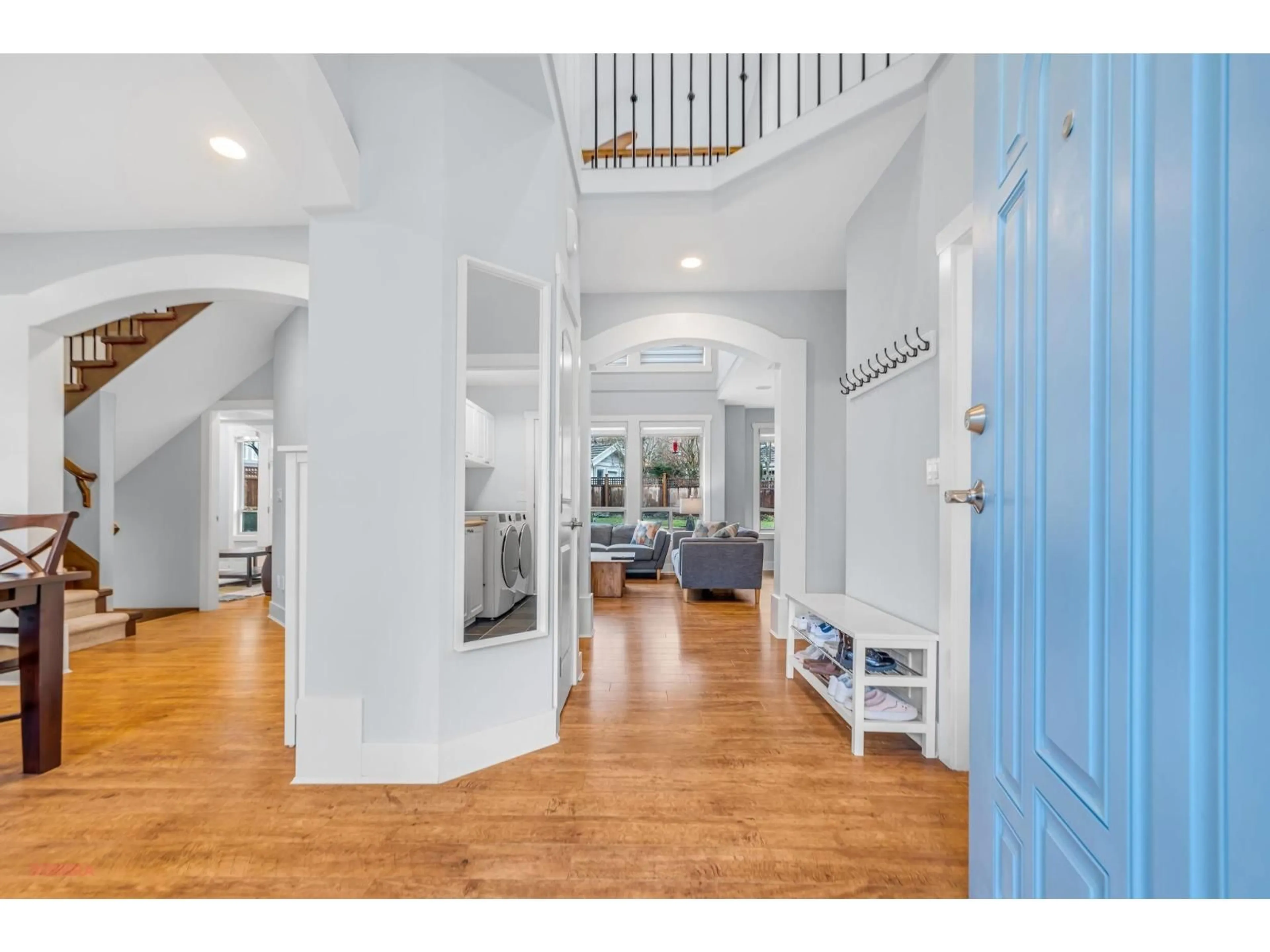 Indoor entryway for 15450 37B AVENUE, Surrey British Columbia V3Z0V4